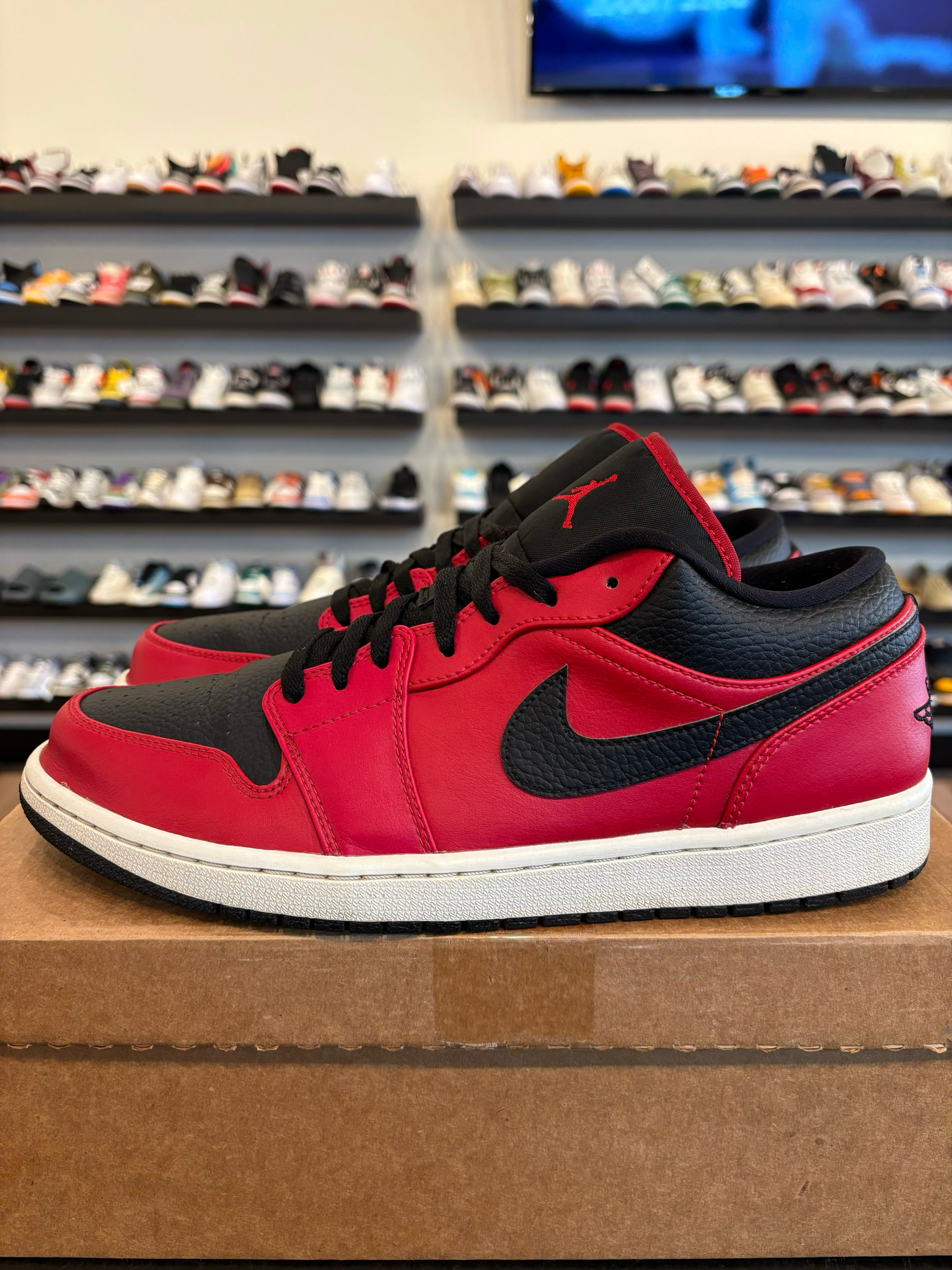 Jordan 1 Low Reverse Pebble Bred Size 12 Pre-Owned (No Box)