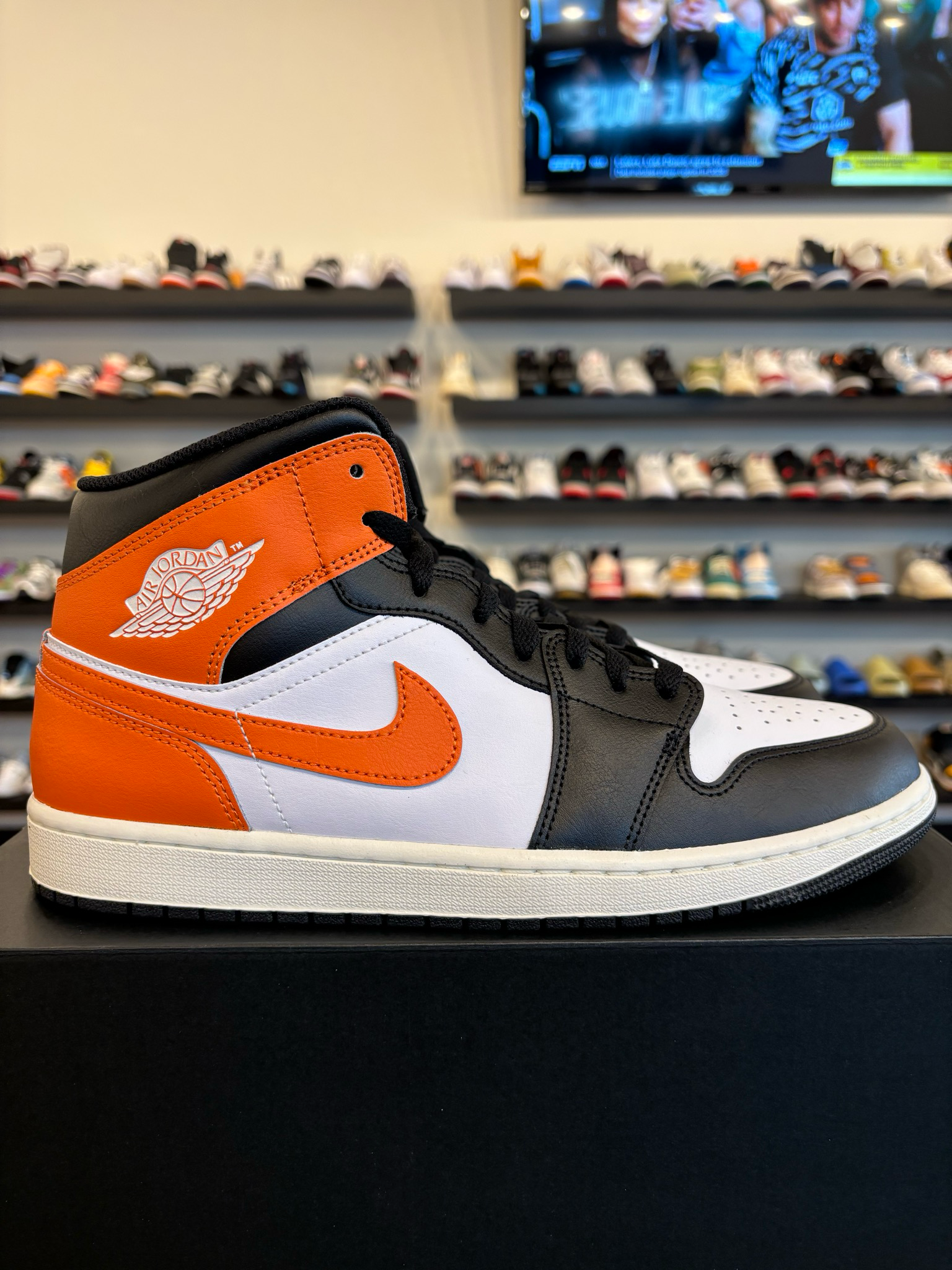 Jordan 1 Mid Starfish Size 12 Brand New