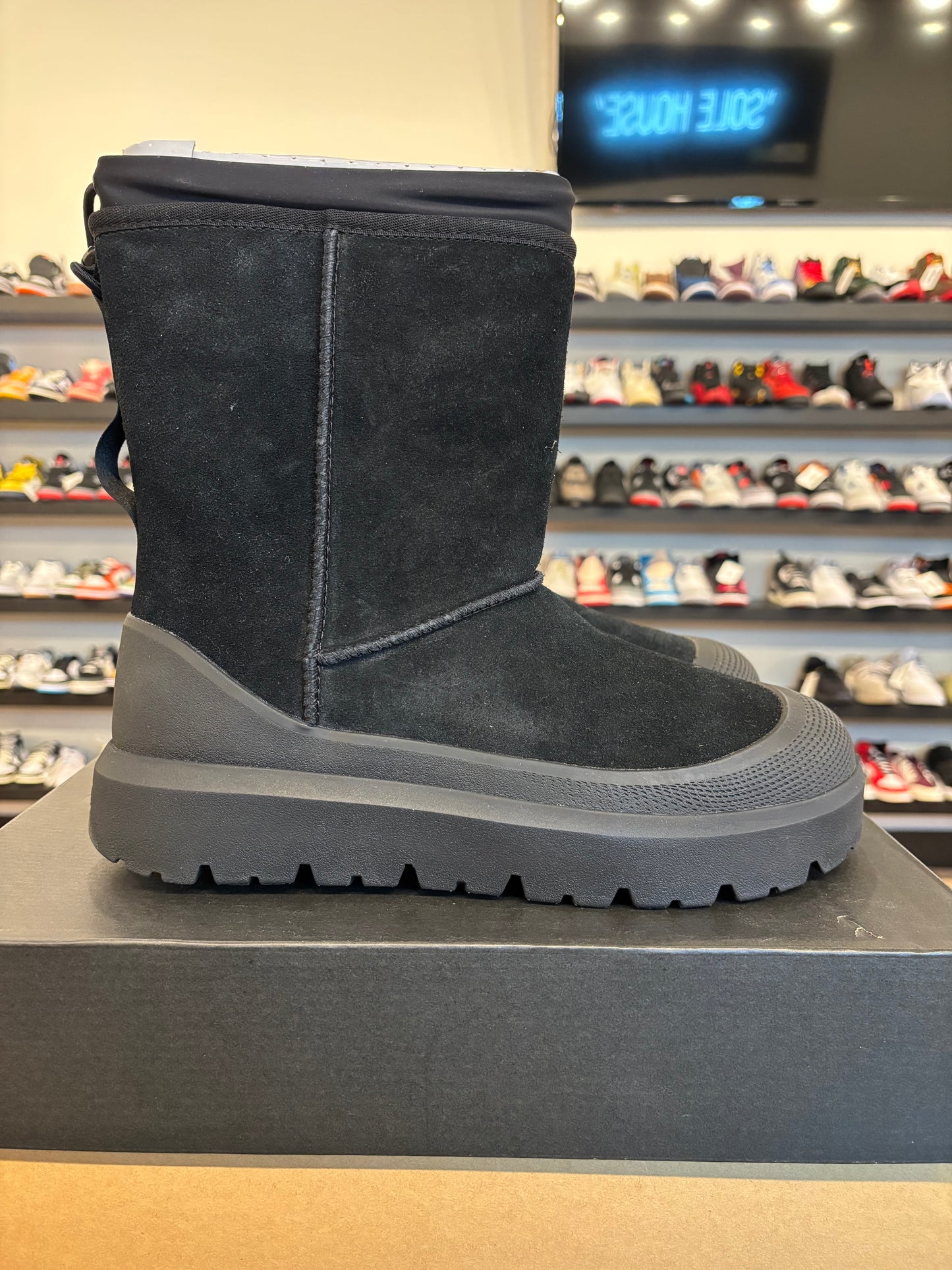 UGG Classic Short Weather Hybrid Boot Size 10 Brand New