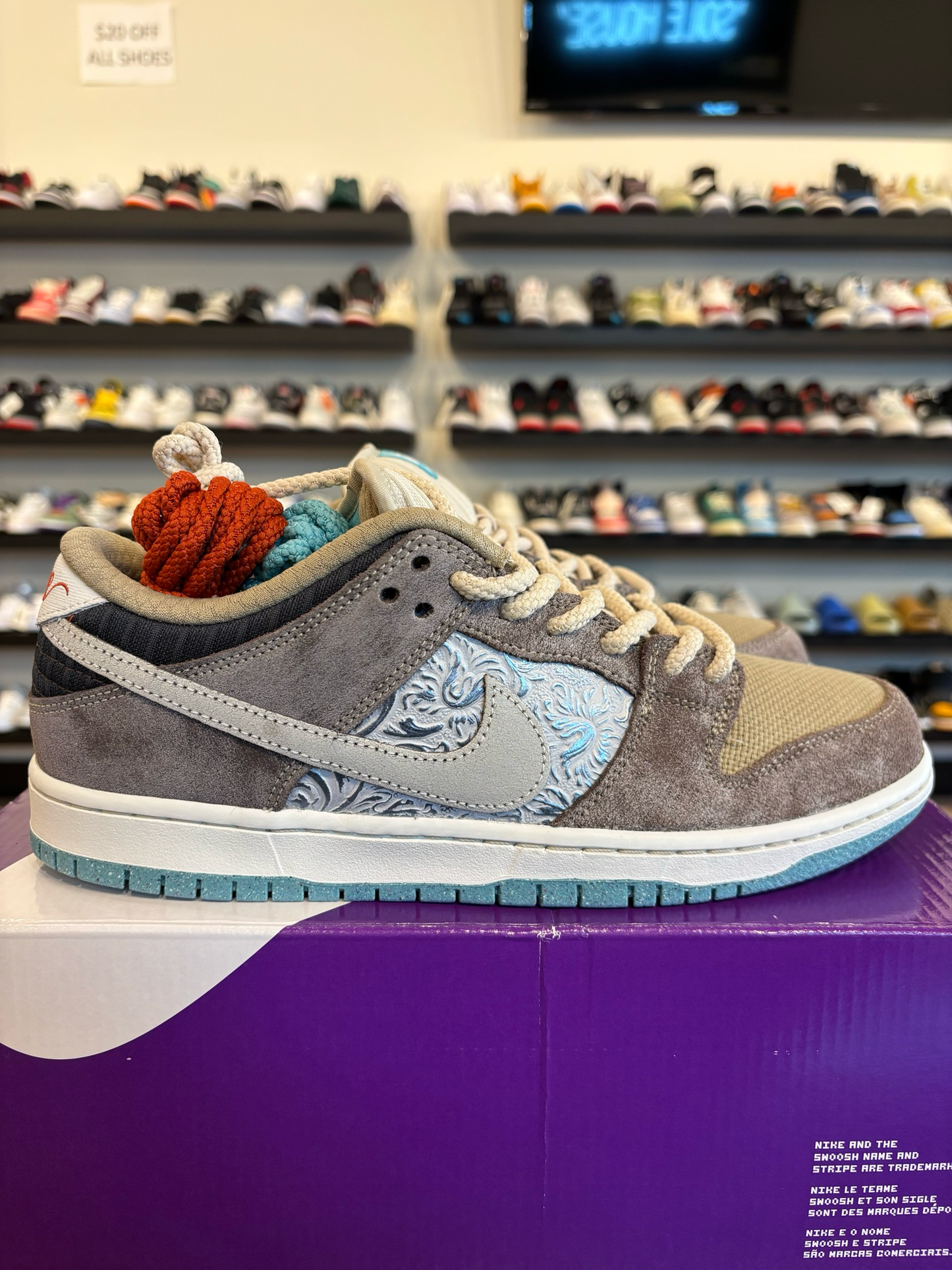 Nike SB Dunk Low Big Money Savings Size 10 Brand New