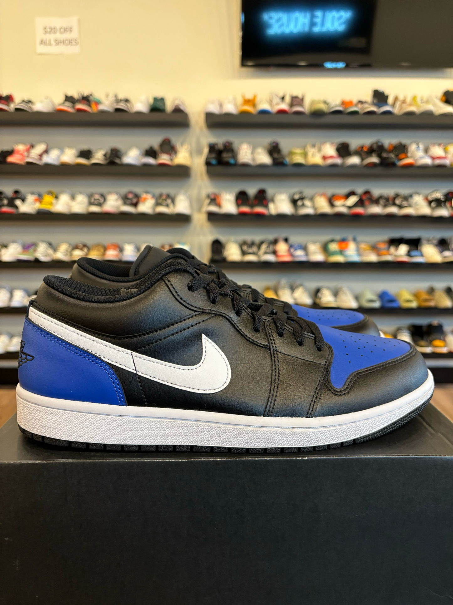 Jordan 1 Low Royal Toe Size 10.5 Pre-Owned