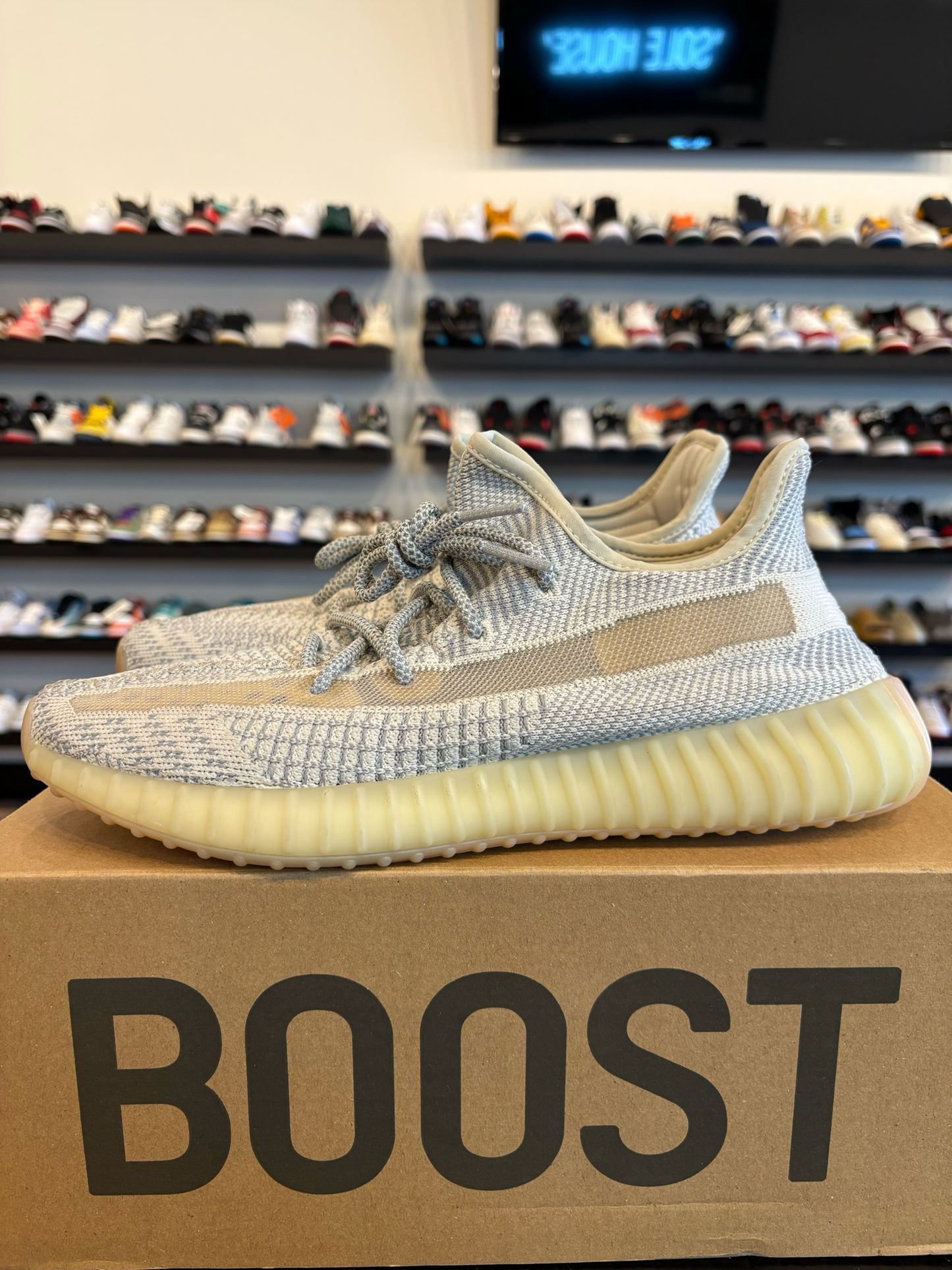 Yeezy 350 V2 Lundmark Size 10.5 Pre-Owned (Half Box)