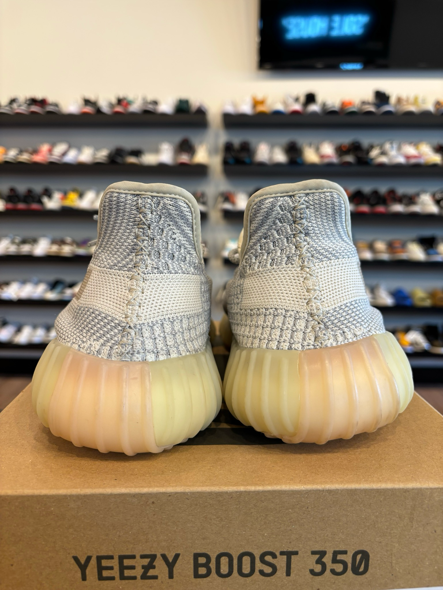 Yeezy 350 V2 Lundmark Size 10.5 Pre-Owned (Half Box)