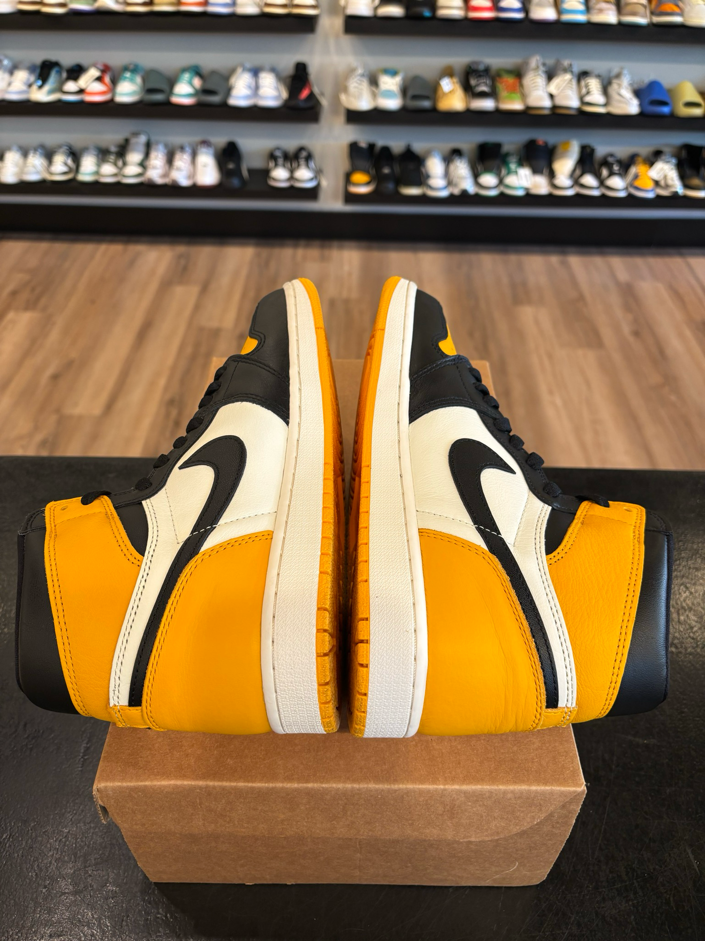 Jordan 1 Taxi Size 10 Pre-Owned (No Box) (C)
