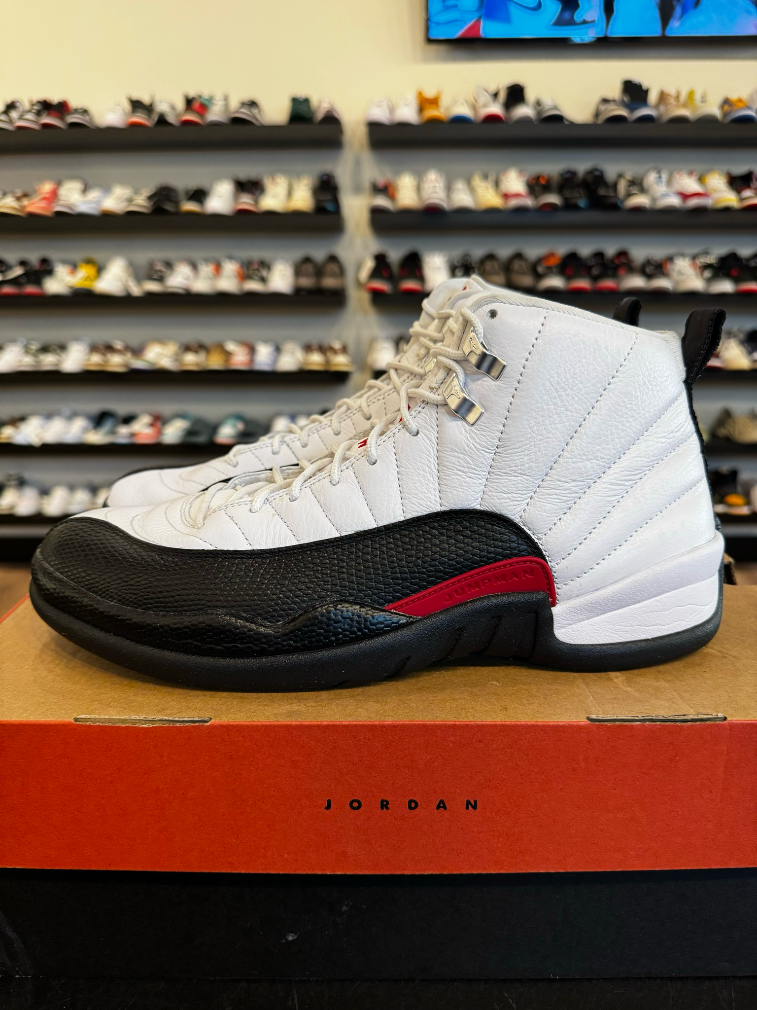Jordan 12 Taxi Flip Size 11 Pre-Owned