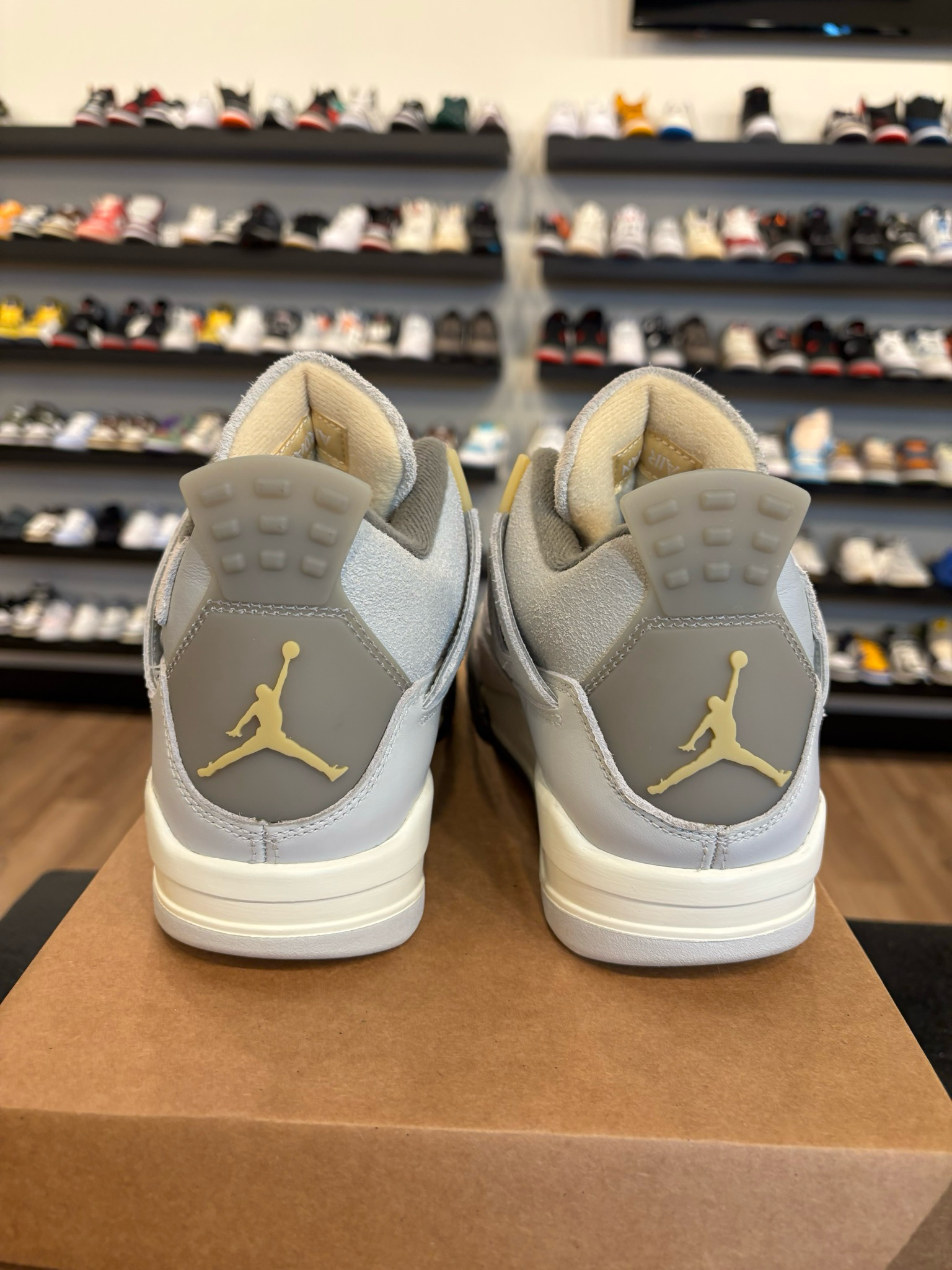 Jordan 4 Craft Photon Dust Size 7 (8.5W) Pre-Owned (No Box)