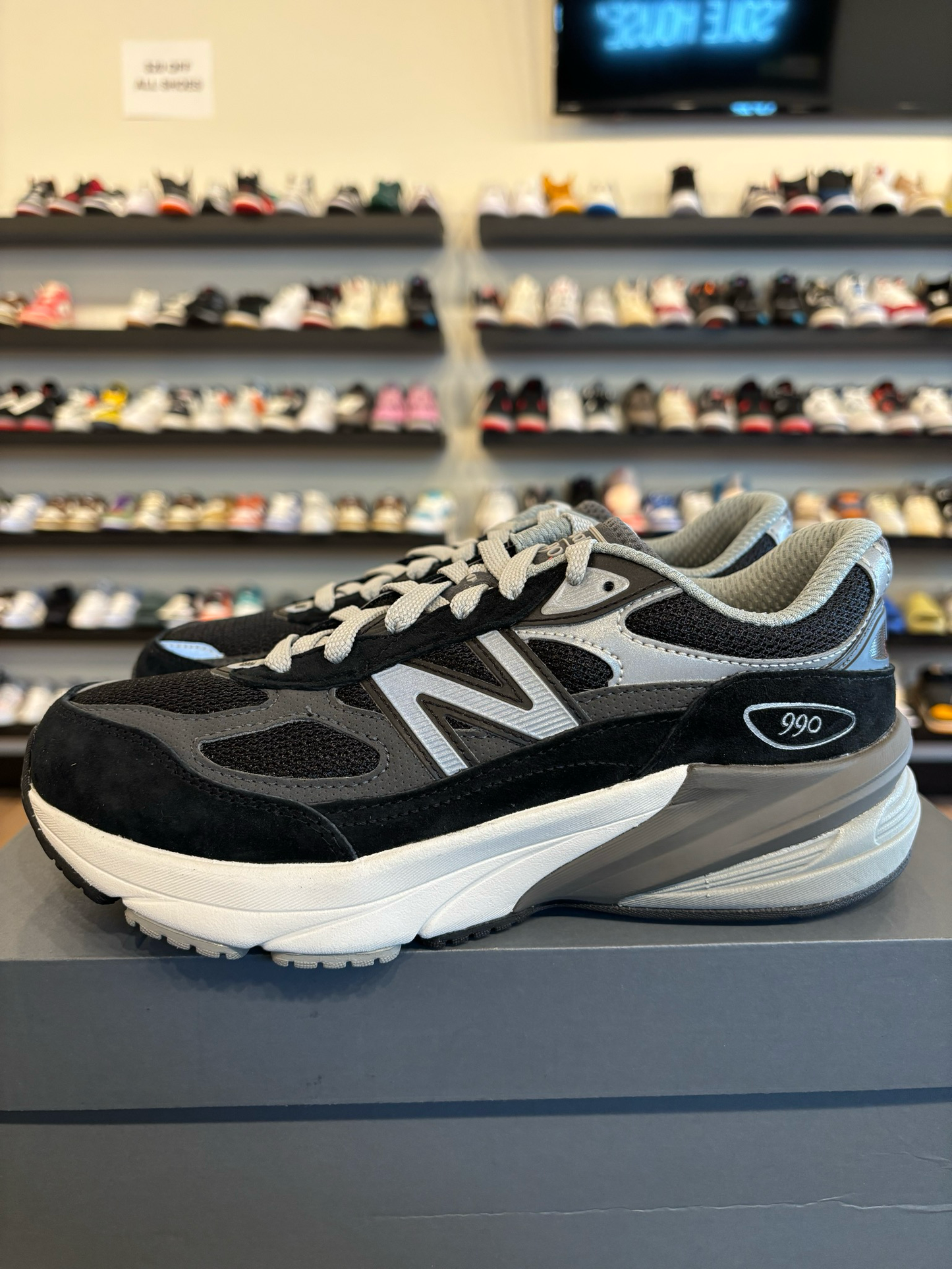 New Balance 990v6 Black Grey Size 6Y (7.5W) Brand New
