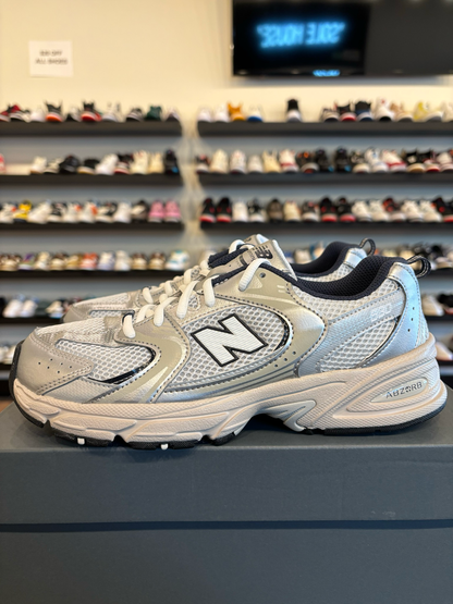 New Balance 530 Fog Navy Size 7Y (8.5W) Brand New (B)