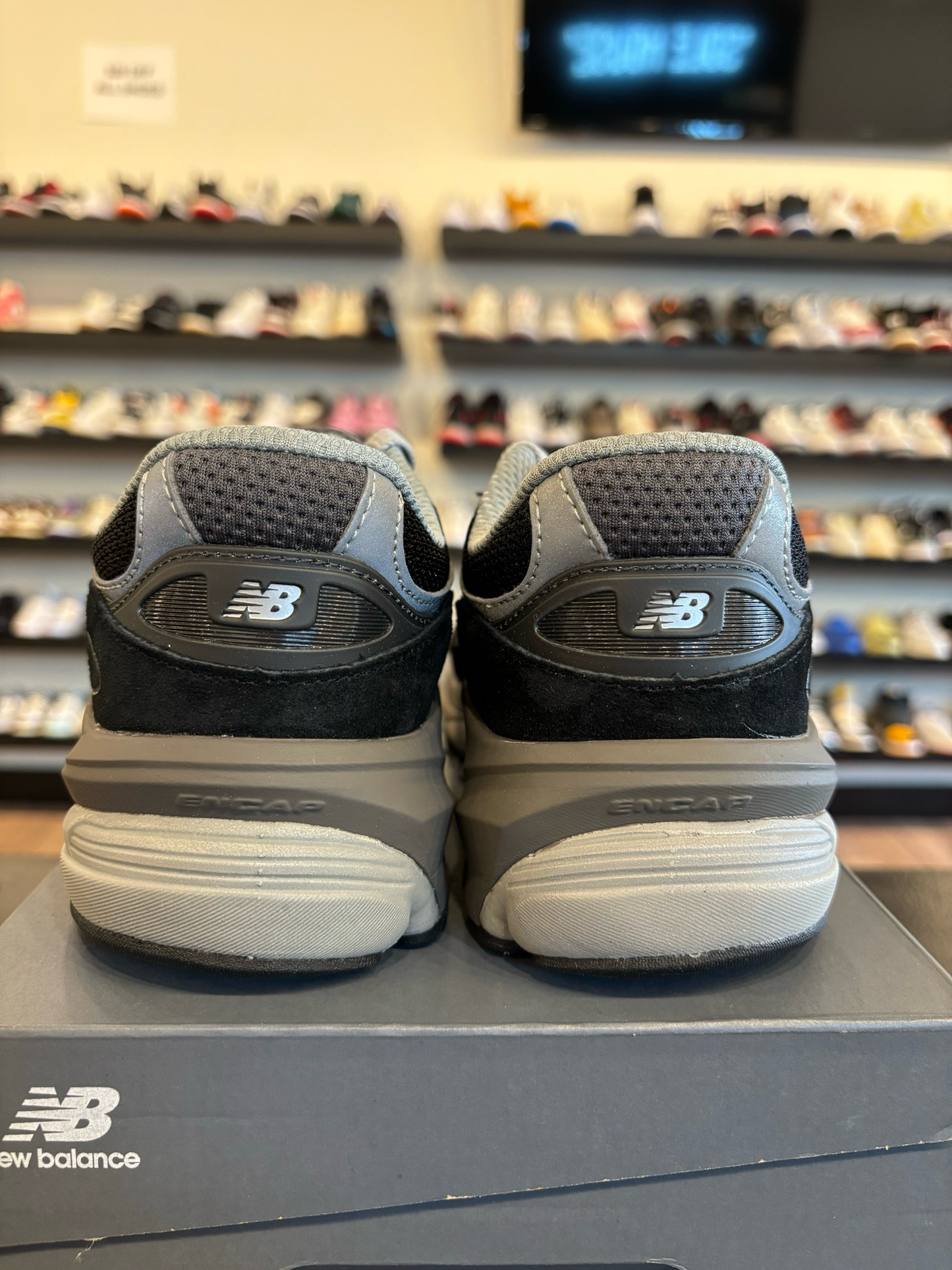 New Balance 990v6 Black Grey Size 6Y (7.5W) Brand New