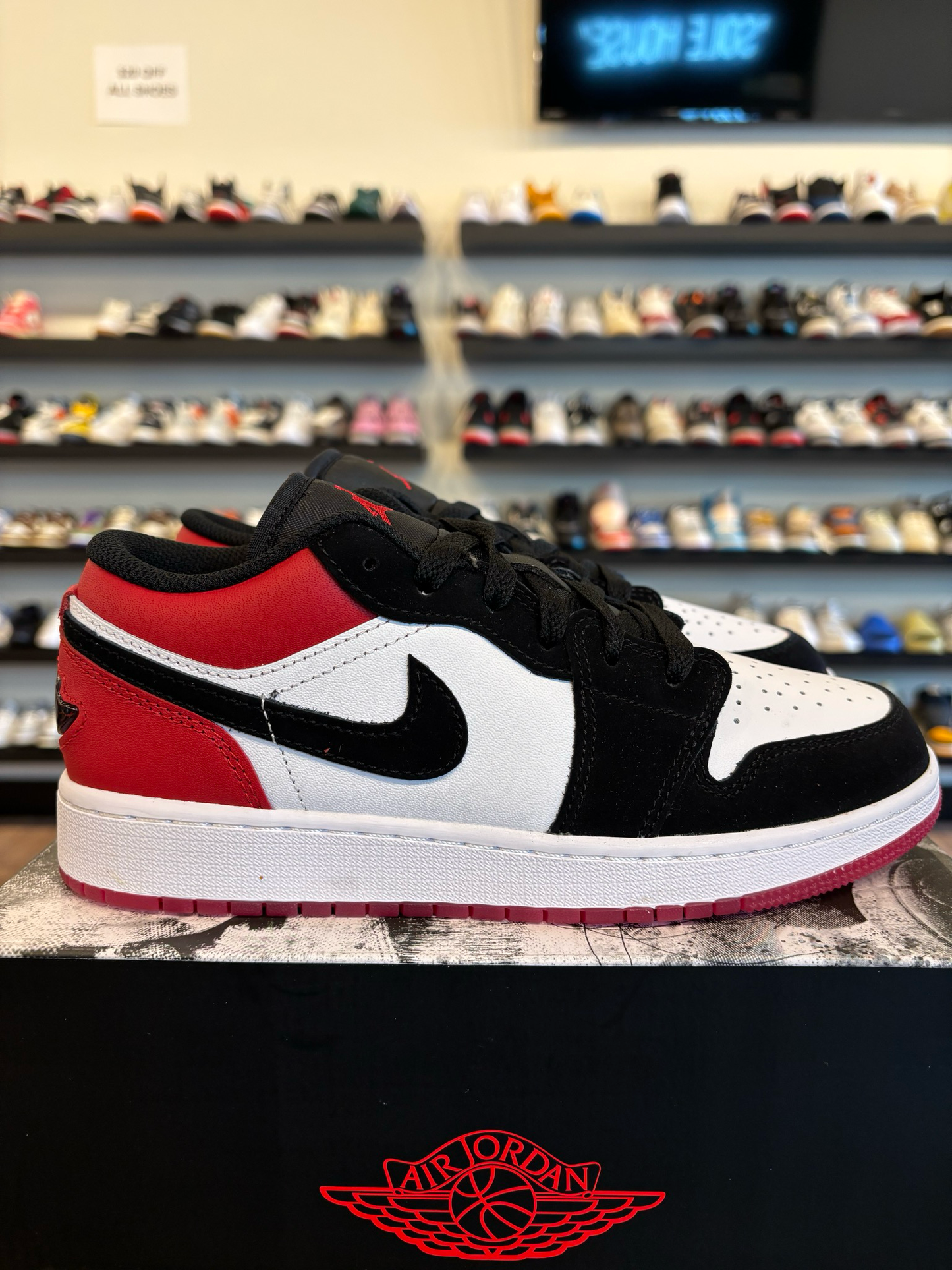 Jordan 1 Low Black Toe 2025 Size 6.5Y (8W) Brand New