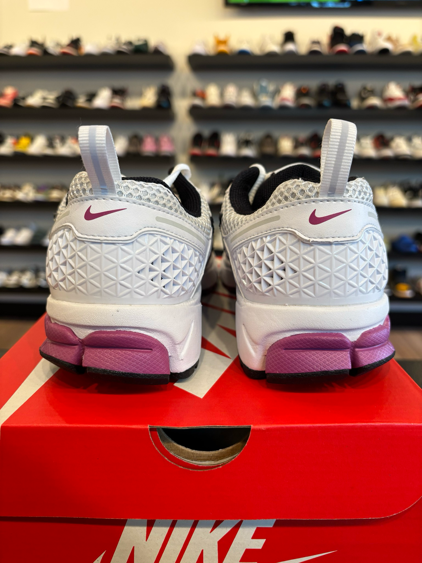 Nike Vomero 5 Fuchsia Size 5Y (6.5W) Brand New