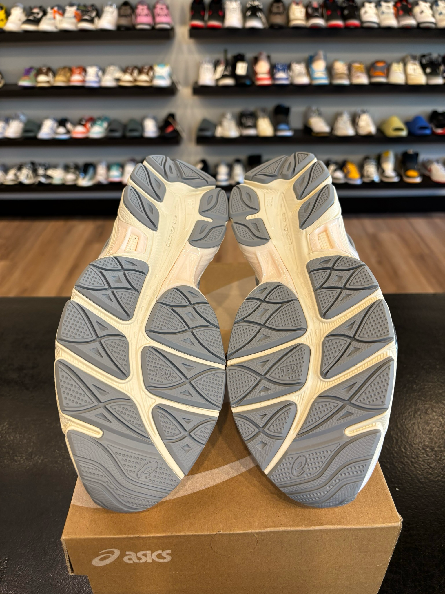 ASICS GEL-NYC 2055 White Grey Size 5.5Y (7W) Brand New