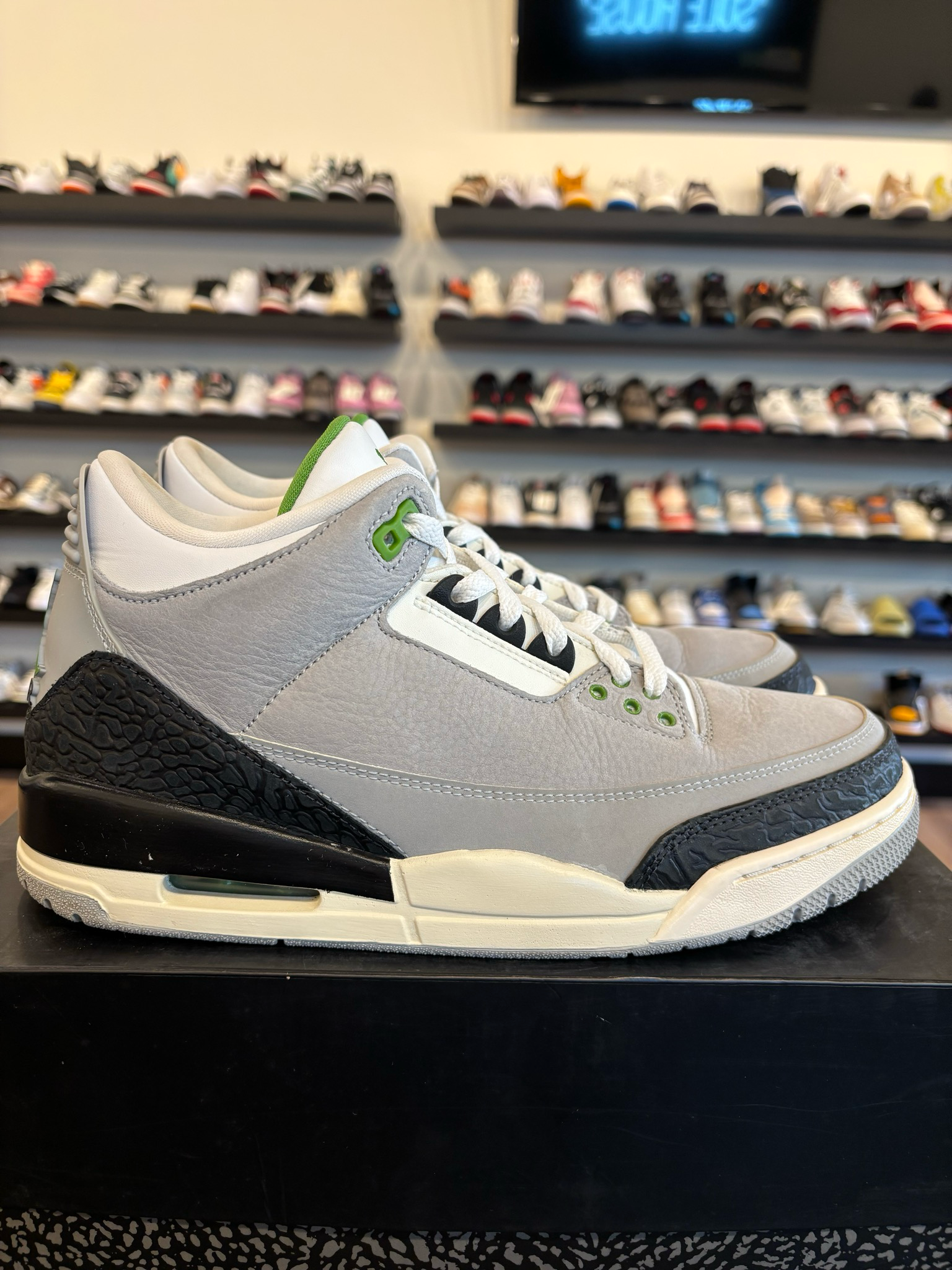 Jordan 3 Chlorophyll Size 10 Pre-Owned