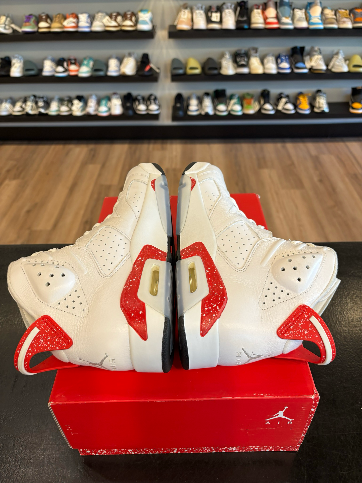 Jordan 6 Red Oreo Size 9 Pre-Owned