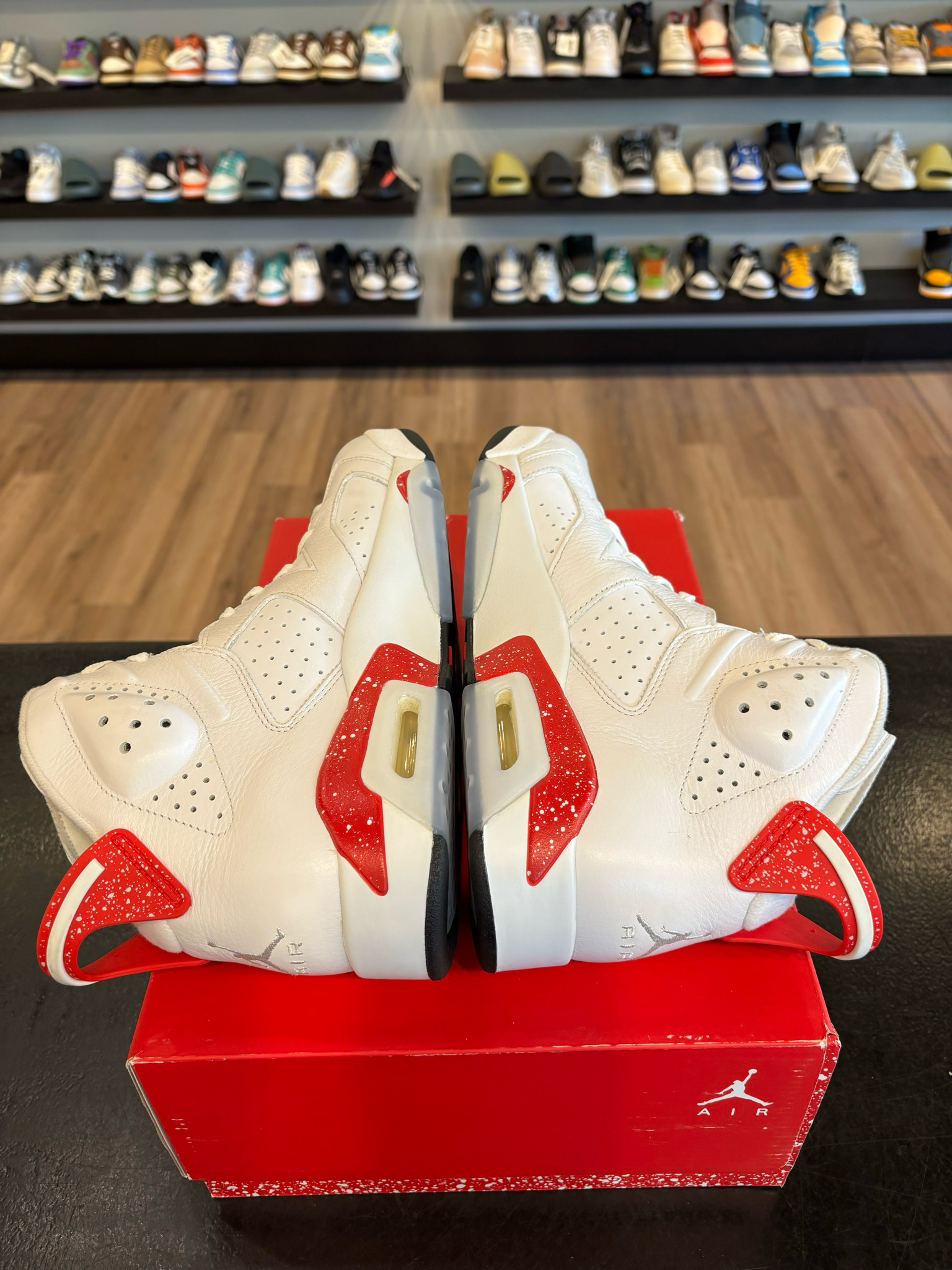 Jordan 6 Red Oreo Size 9 Pre-Owned