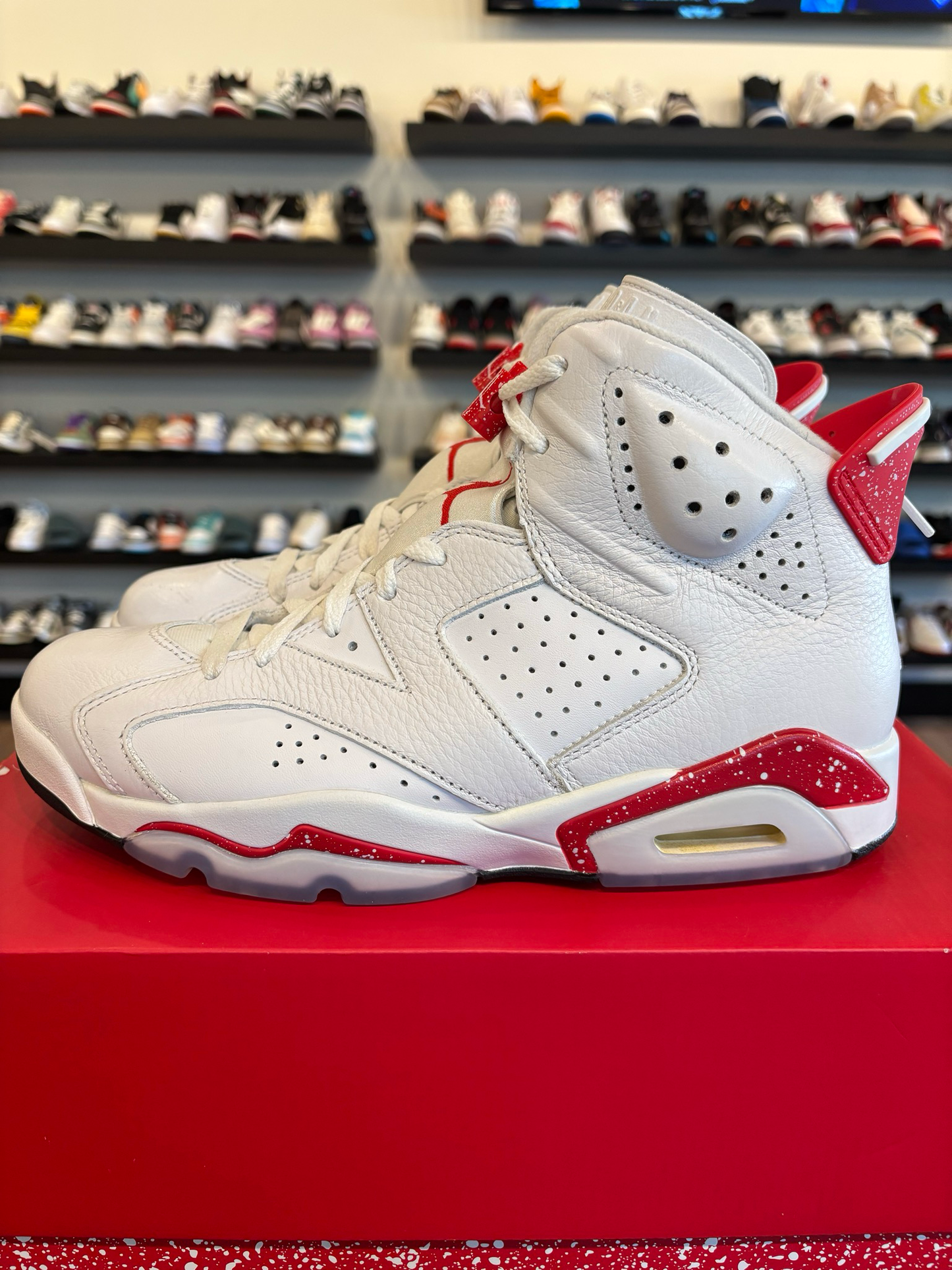 Jordan 6 Red Oreo Size 9 Pre-Owned