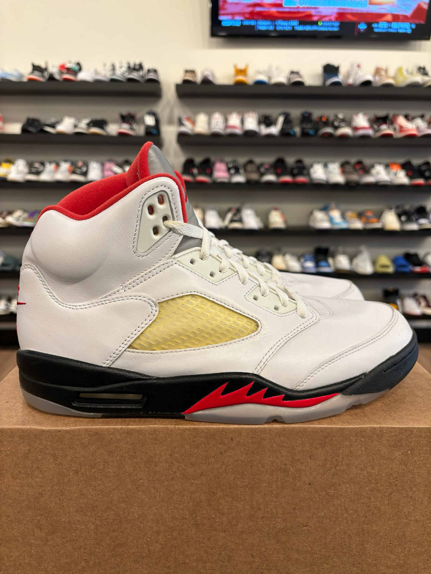 Jordan 5 Fire Red 2020 Size 11 Pre-Owned (No Box)