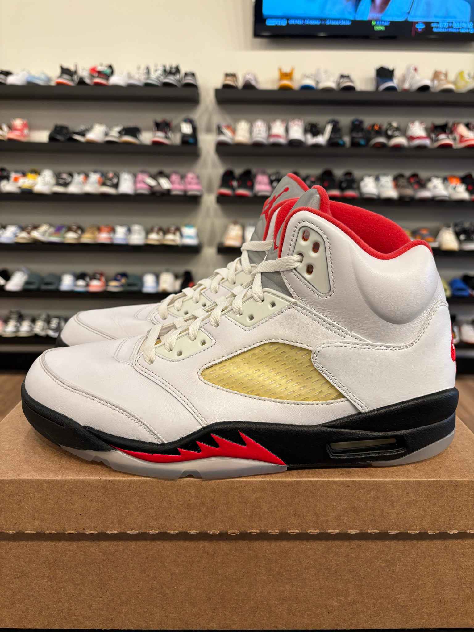 Jordan 5 Fire Red 2020 Size 11 Pre-Owned (No Box)