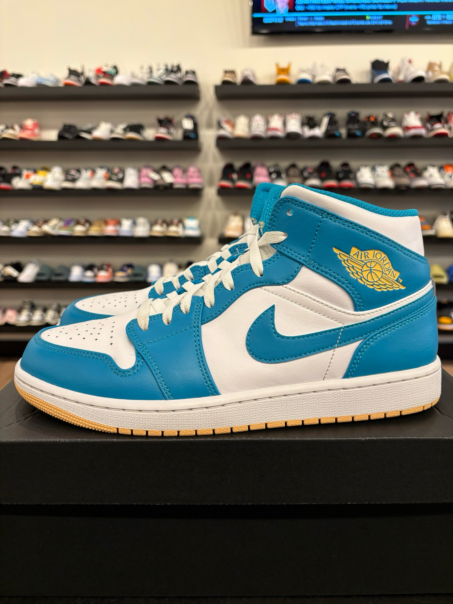 Jordan 1 Aquatone Size 10.5 Pre-Owned