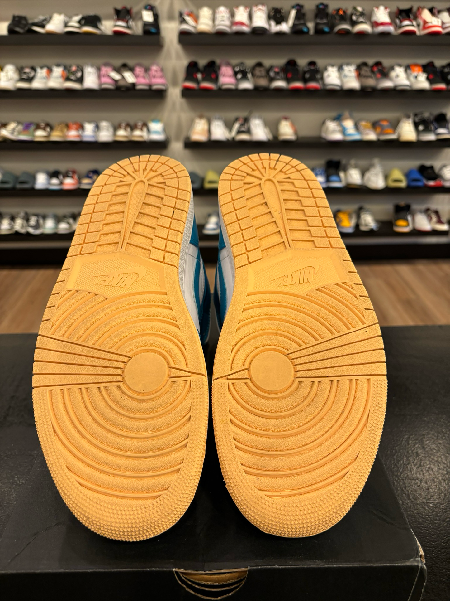 Jordan 1 Aquatone Size 10.5 Pre-Owned