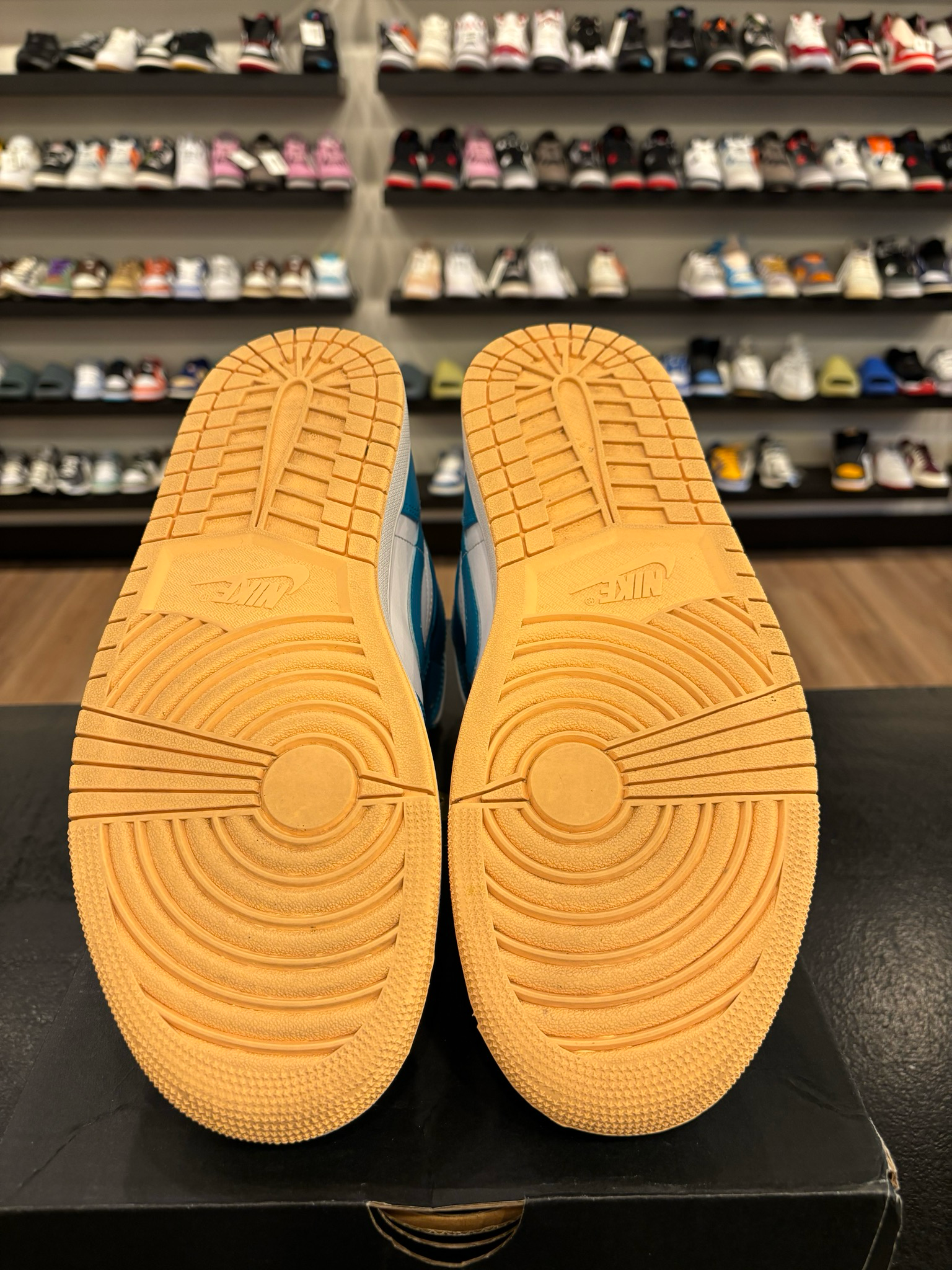 Jordan 1 Aquatone Size 10.5 Pre-Owned