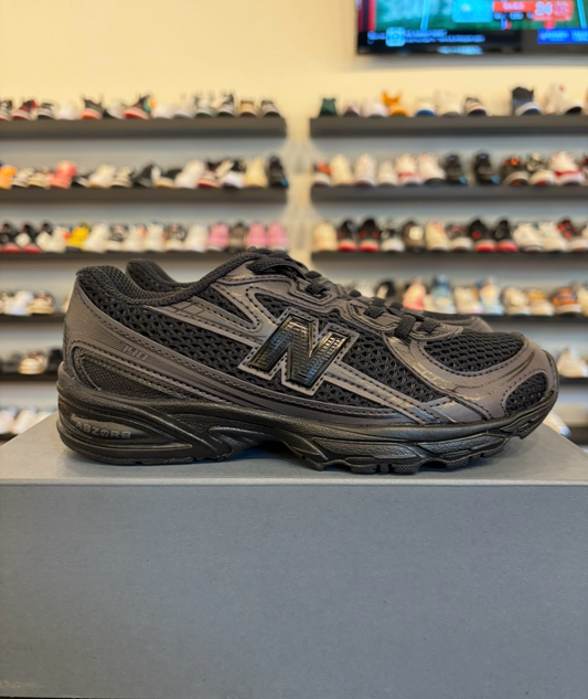 New Balance 740 Bungee Lace Triple Black Size 1.5Y (3W) Brand New