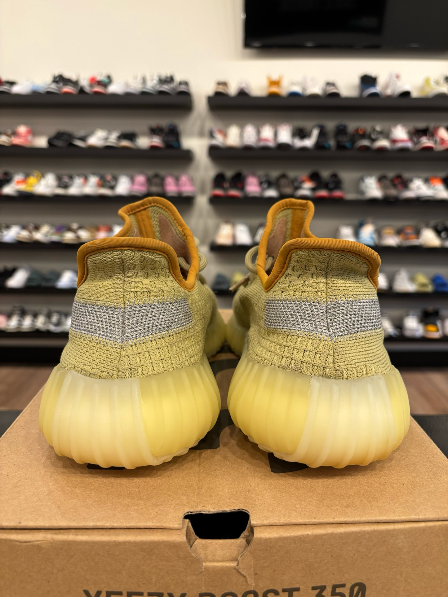 Yeezy 350 V2 Marsh Size 9.5 Pre-Owned