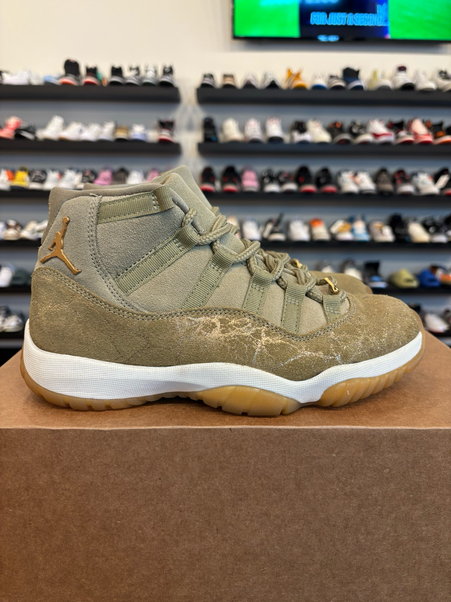 Jordan 11 Neutral Olive Size 6Y (7.5W) Pre-Owned (No Box) (B)