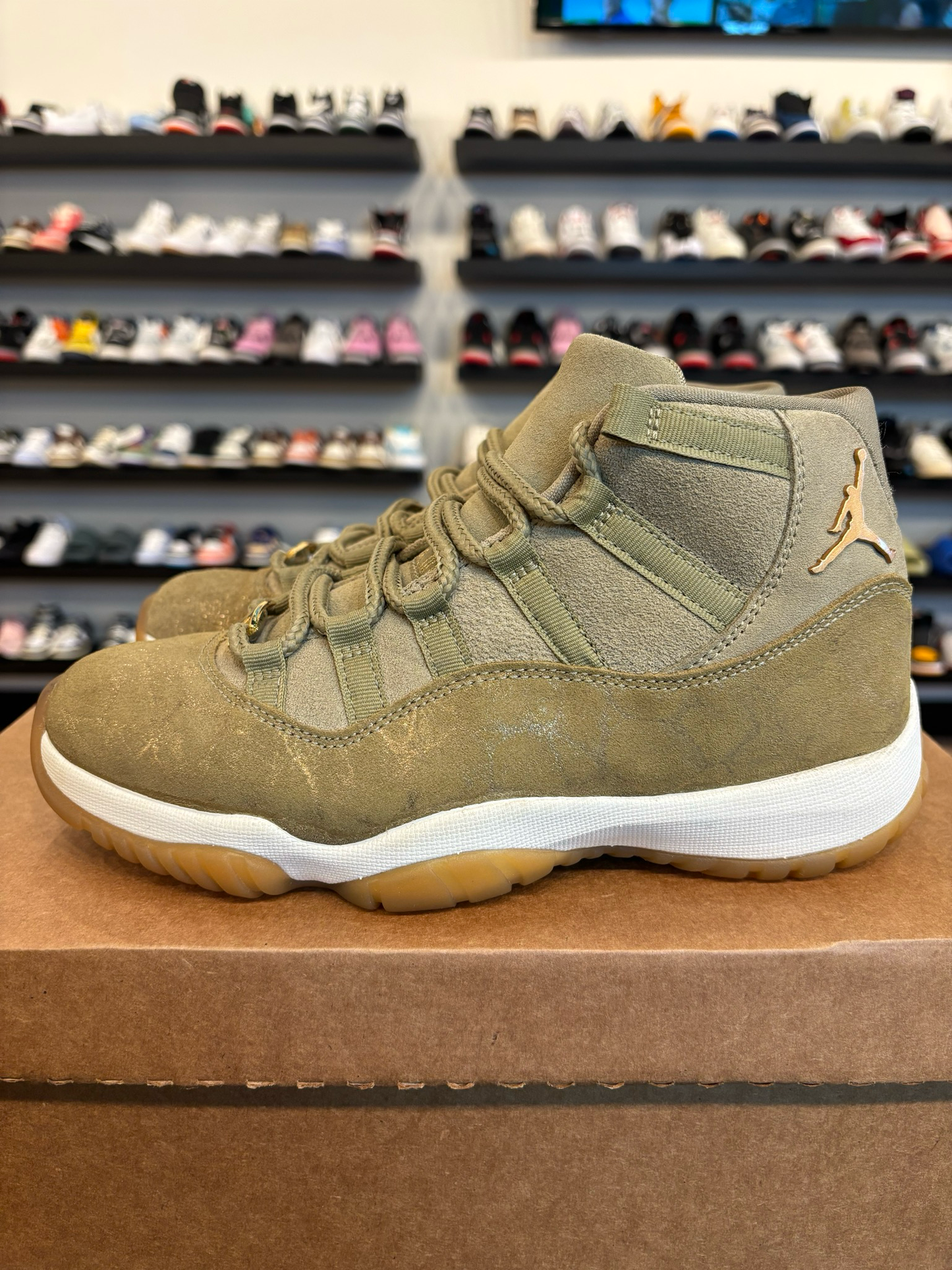 Jordan 11 Neutral Olive Size 6Y (7.5W) Pre-Owned (No Box) (B)