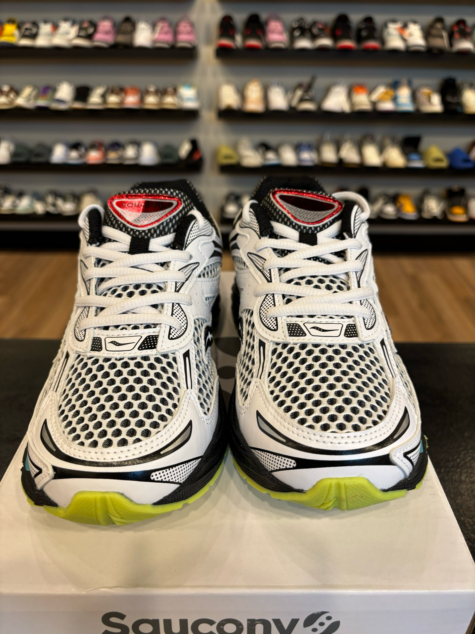 Saucony Omni 9 KDZ Multicolor Size 6 (7.5W) Brand New