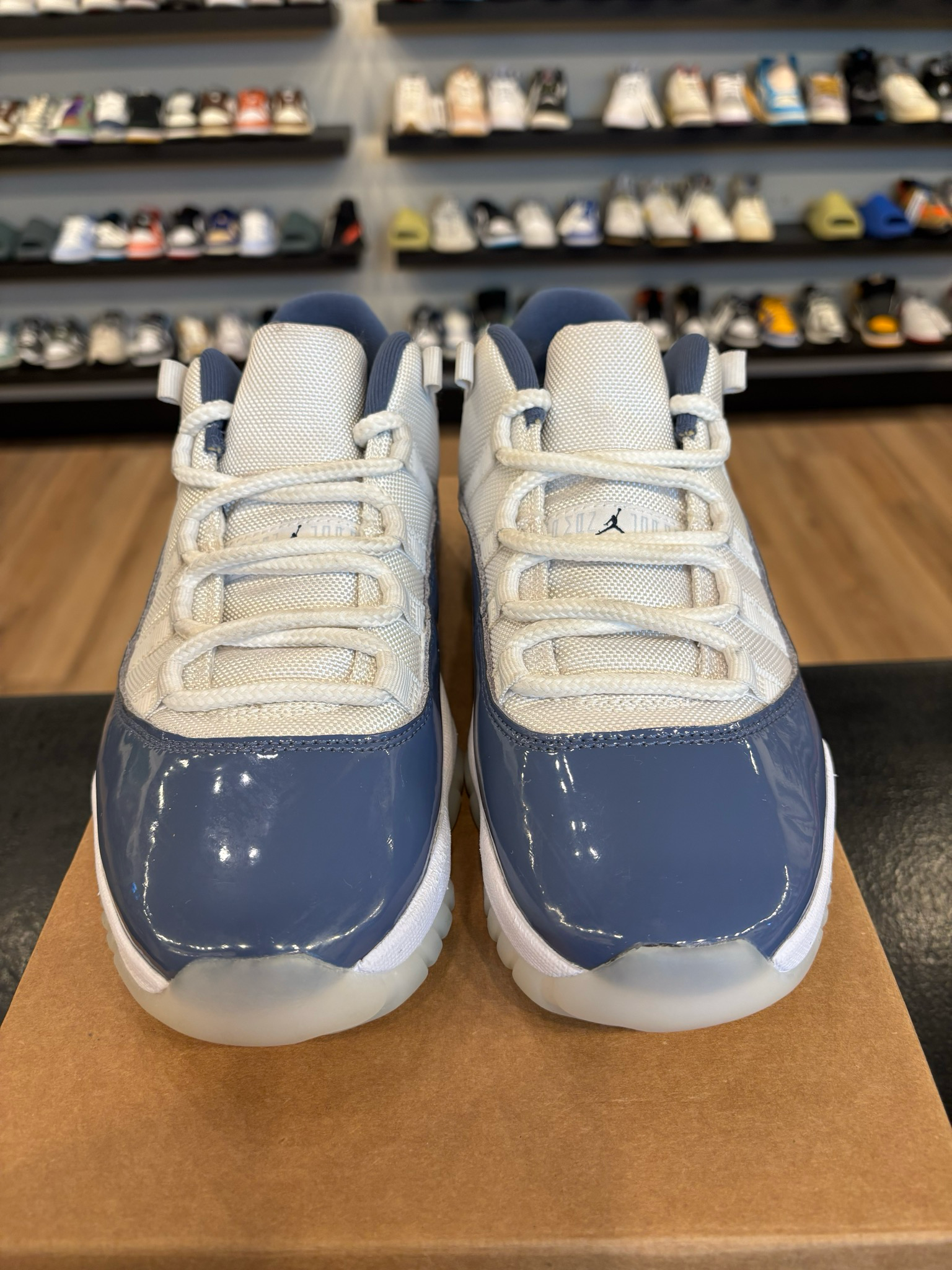 Jordan 11 Low Diffused Blue Size 8 Pre-Owned (No Box)