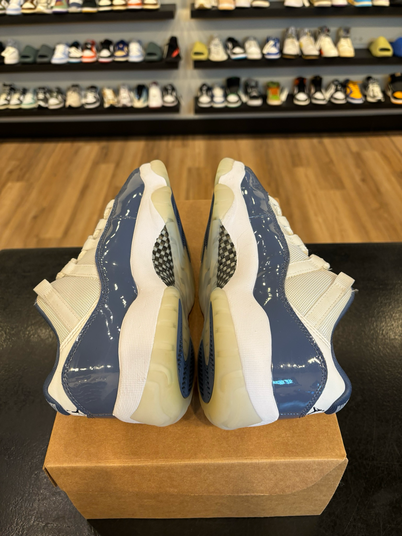 Jordan 11 Low Diffused Blue Size 8 Pre-Owned (No Box)