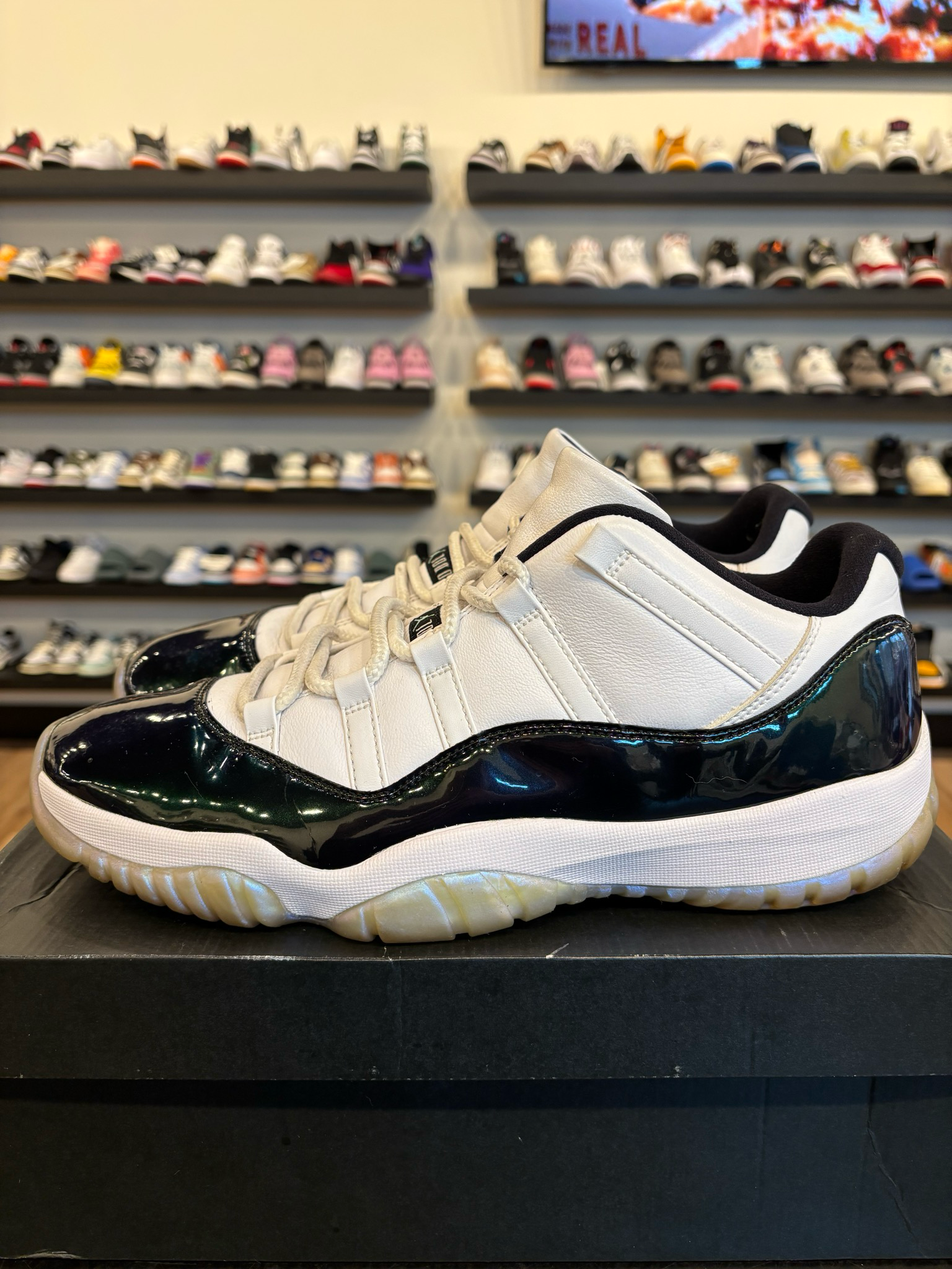 Jordan 11 Low Iridescent Size 13 Pre-Owned