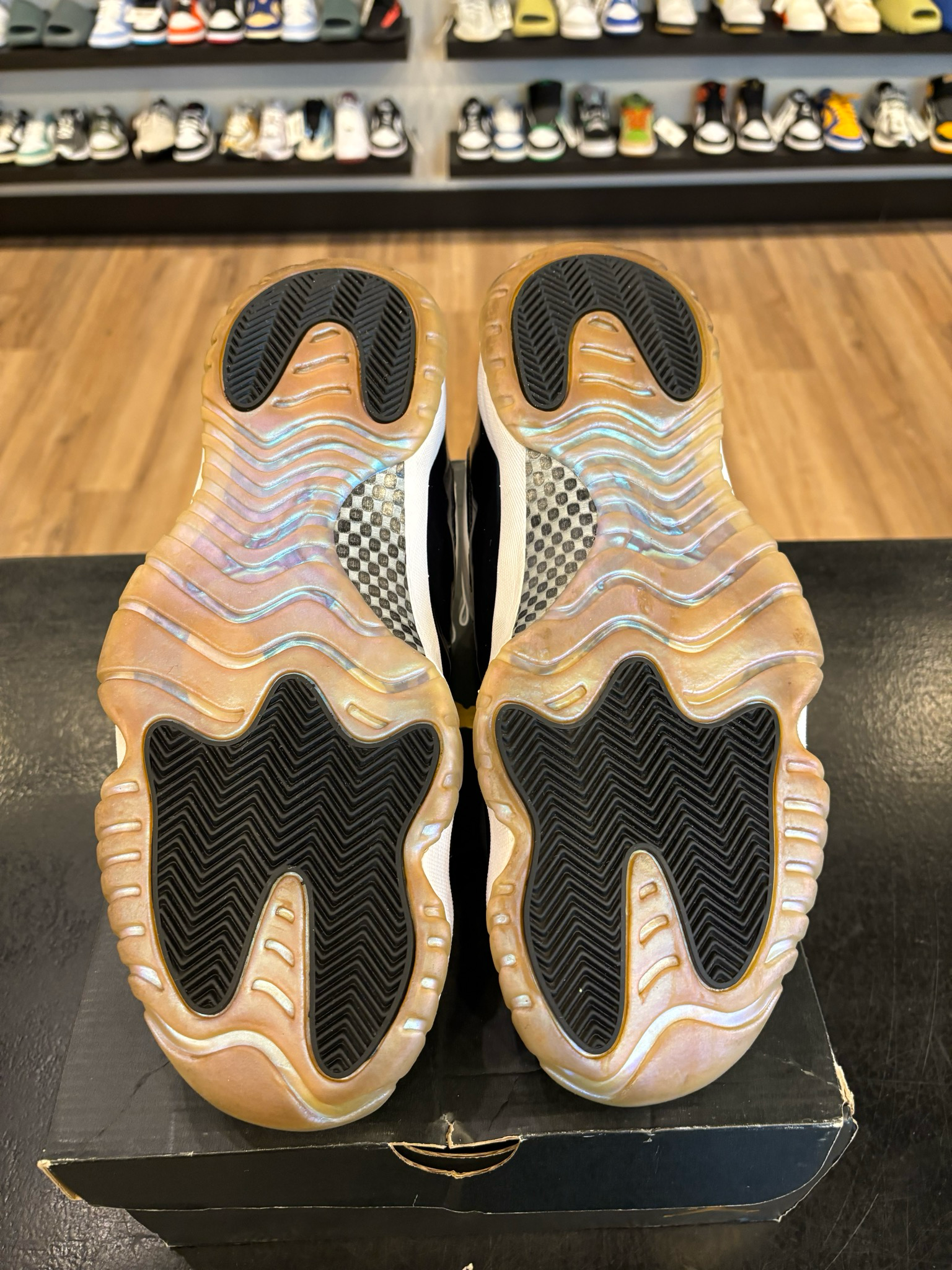 Jordan 11 Low Iridescent Size 13 Pre-Owned