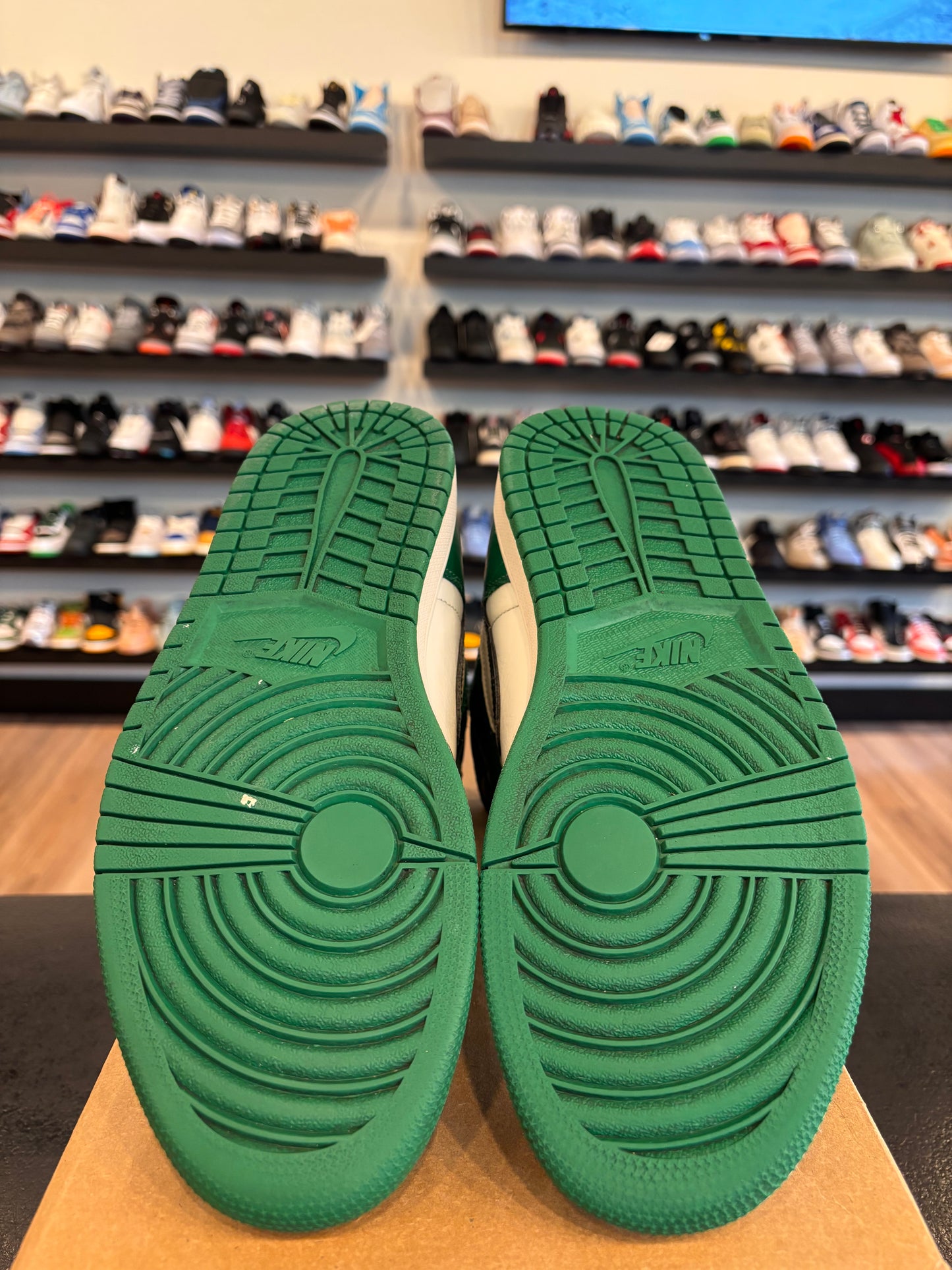 Jordan 1 Pine Green 1.0 Size 10.5 Pre-Owned (No Box)