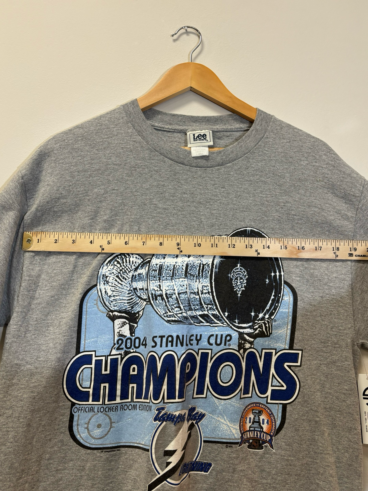 Tampa Bay Lightning Stanley Cup 2004 Tee Grey Size Large Vintage