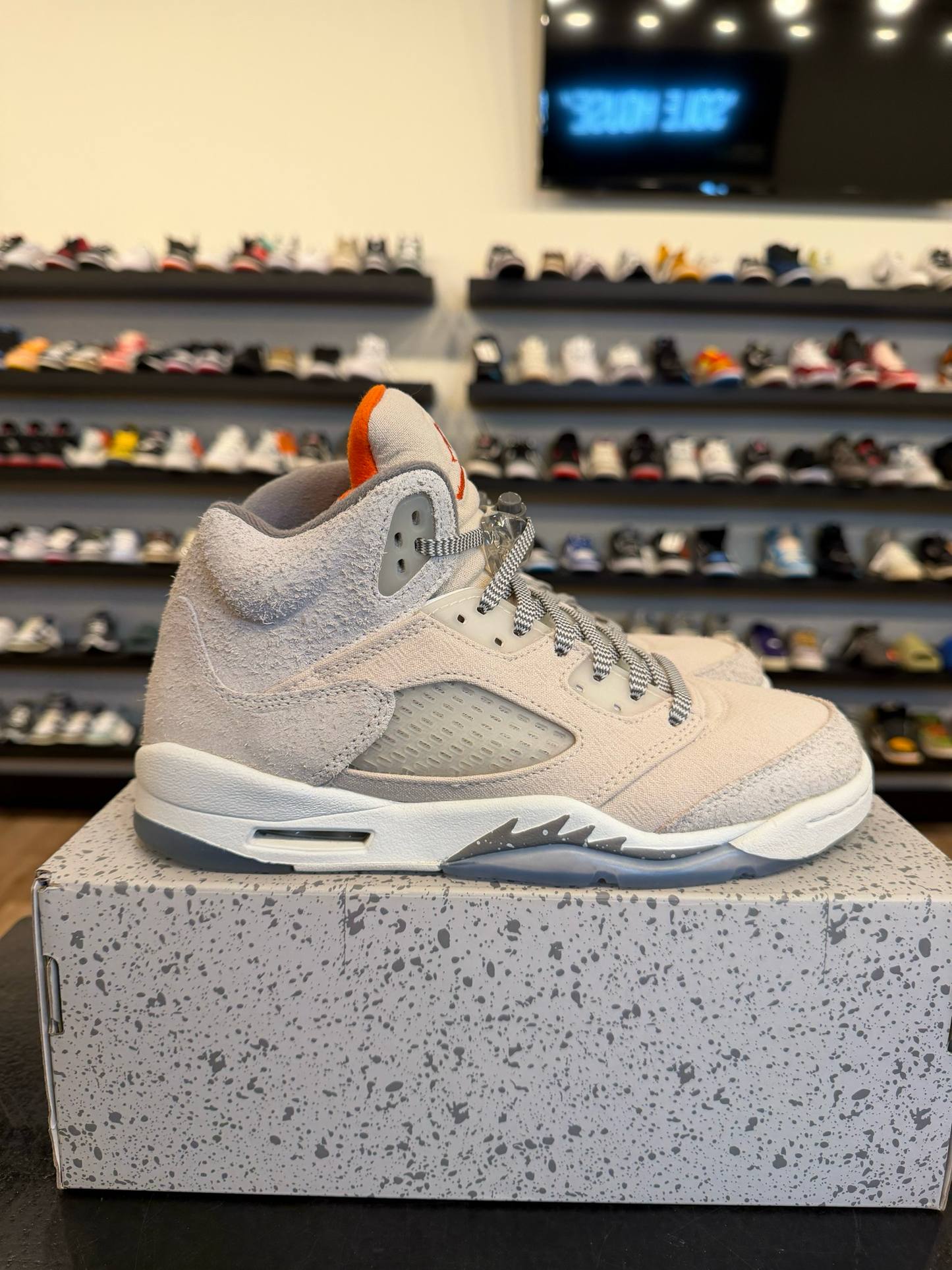 Jordan 5 Craft Ivory Size 7Y (8.5W) Pre-Owned