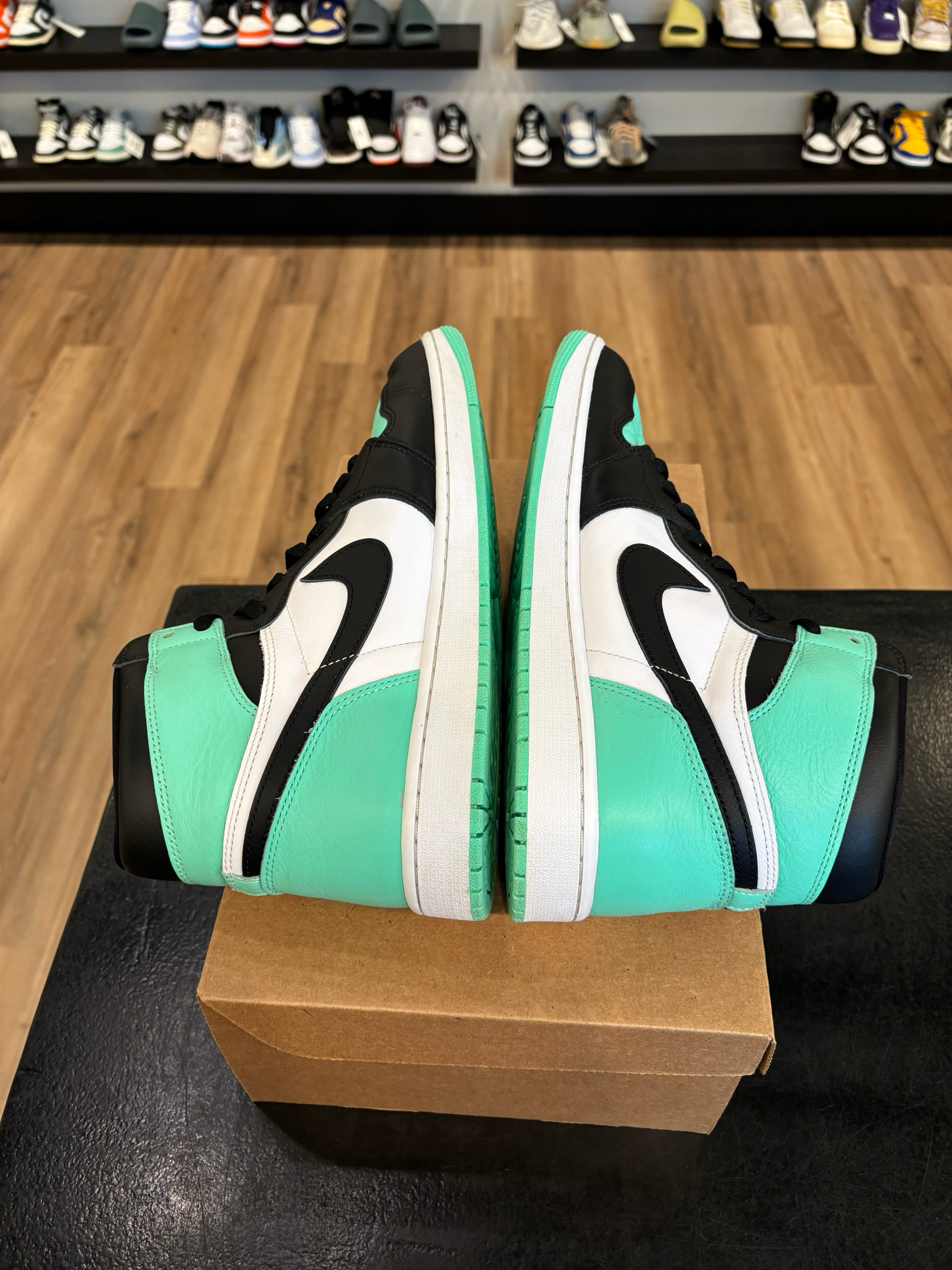 Jordan 1 Green Glow Size 12 Pre-Owned (No Box)
