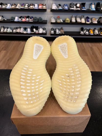 Yeezy 350 V2 Static Size 9 Pre-Owned (No Box)