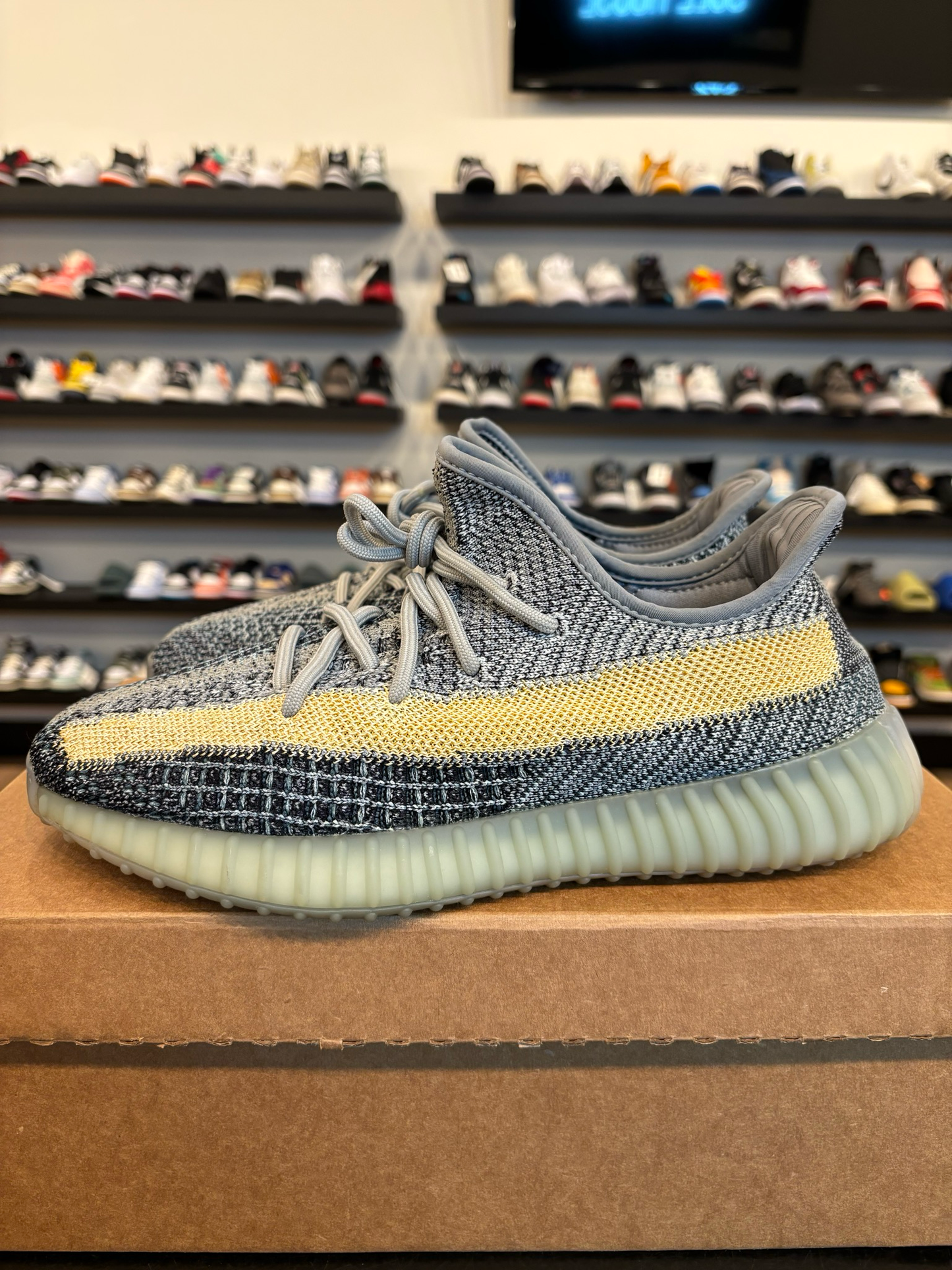 Yeezy 350 V2 Ash Blue Size 8 Pre-Owned (No Box)