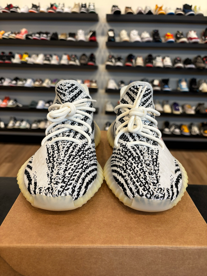 Yeezy 350 V2 Zebra Size 8 Pre-Owned (No Box)