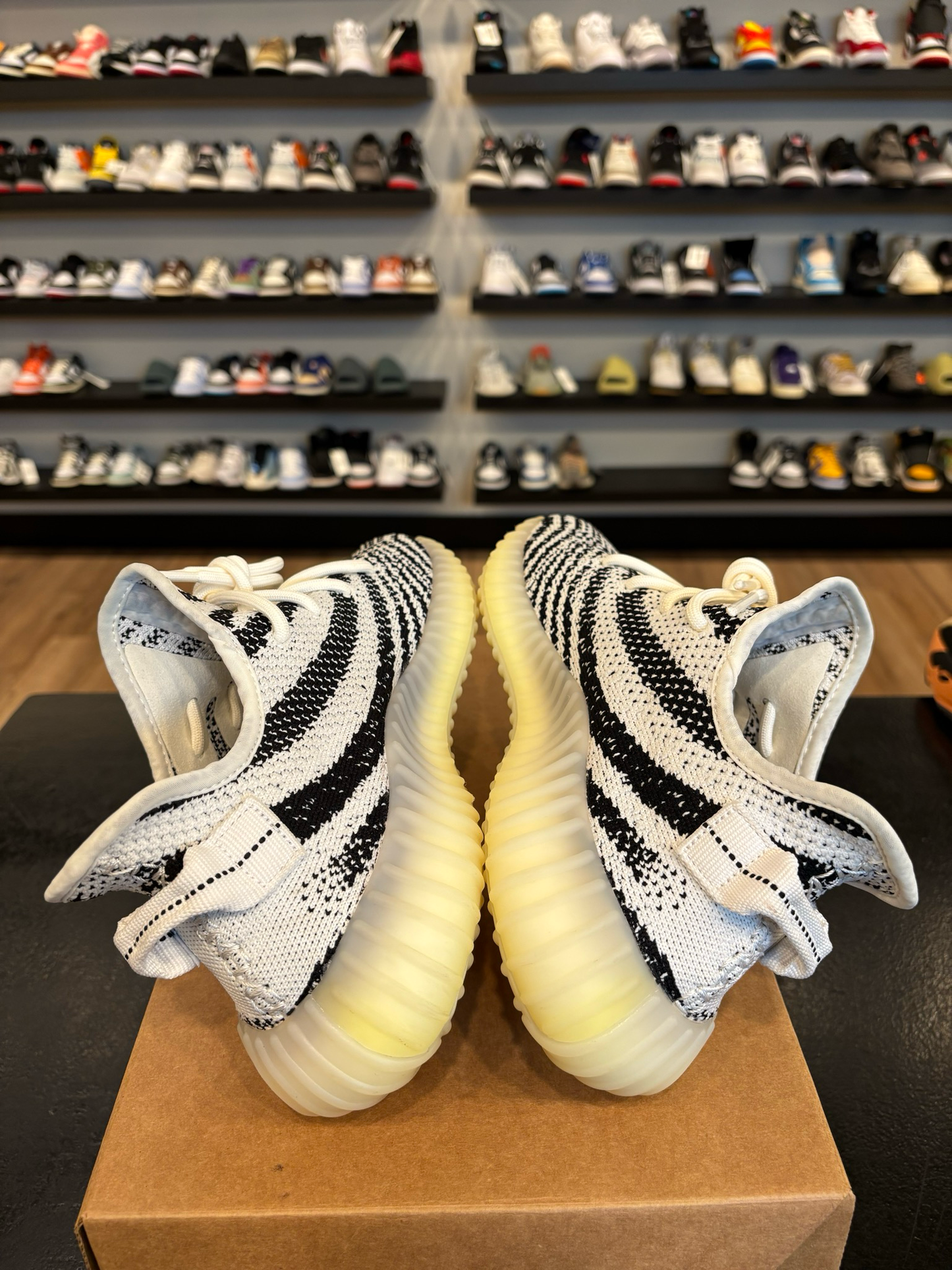 Yeezy 350 V2 Zebra Size 8 Pre-Owned (No Box)