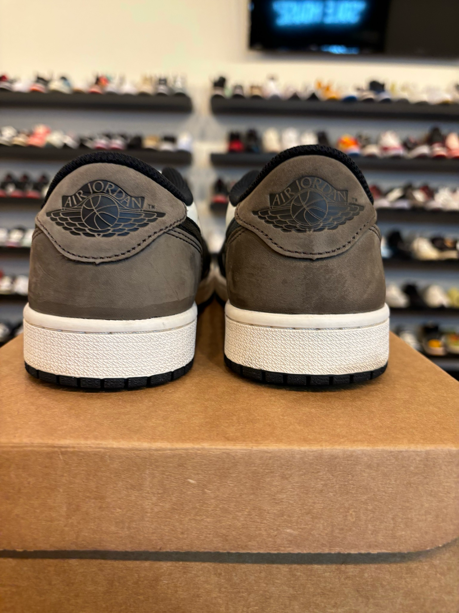 Jordan 1 Low Mocha Size 8.5 Pre-Owned (No Box)