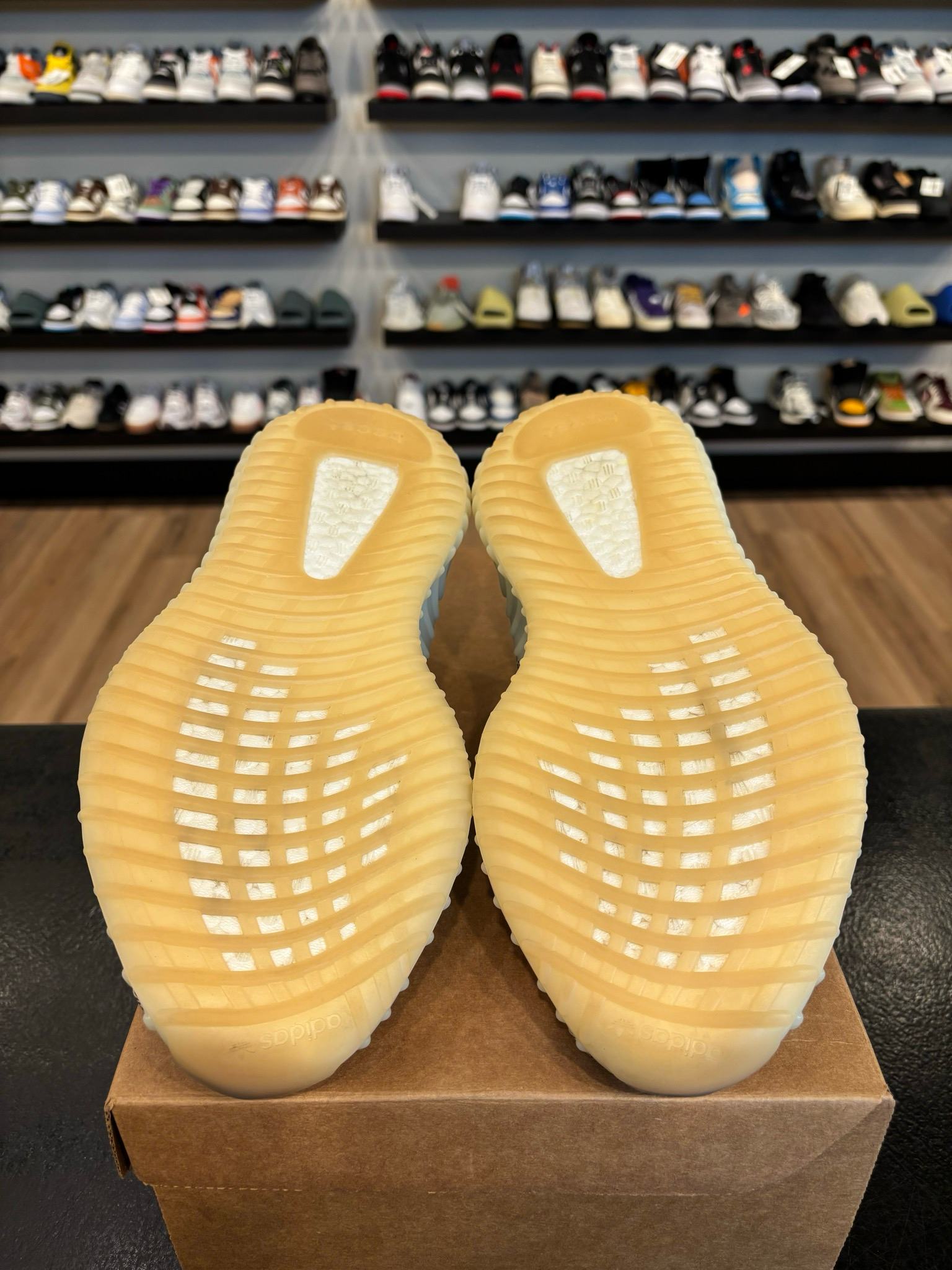 Yeezy 350 V2 Zion Size 9 Pre-Owned (No Box)