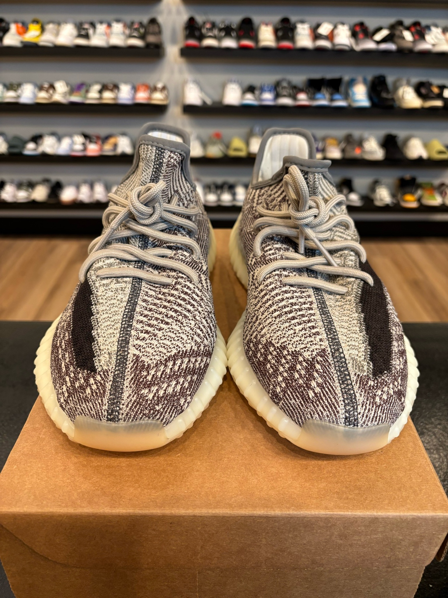 Yeezy 350 V2 Zion Size 9 Pre-Owned (No Box)