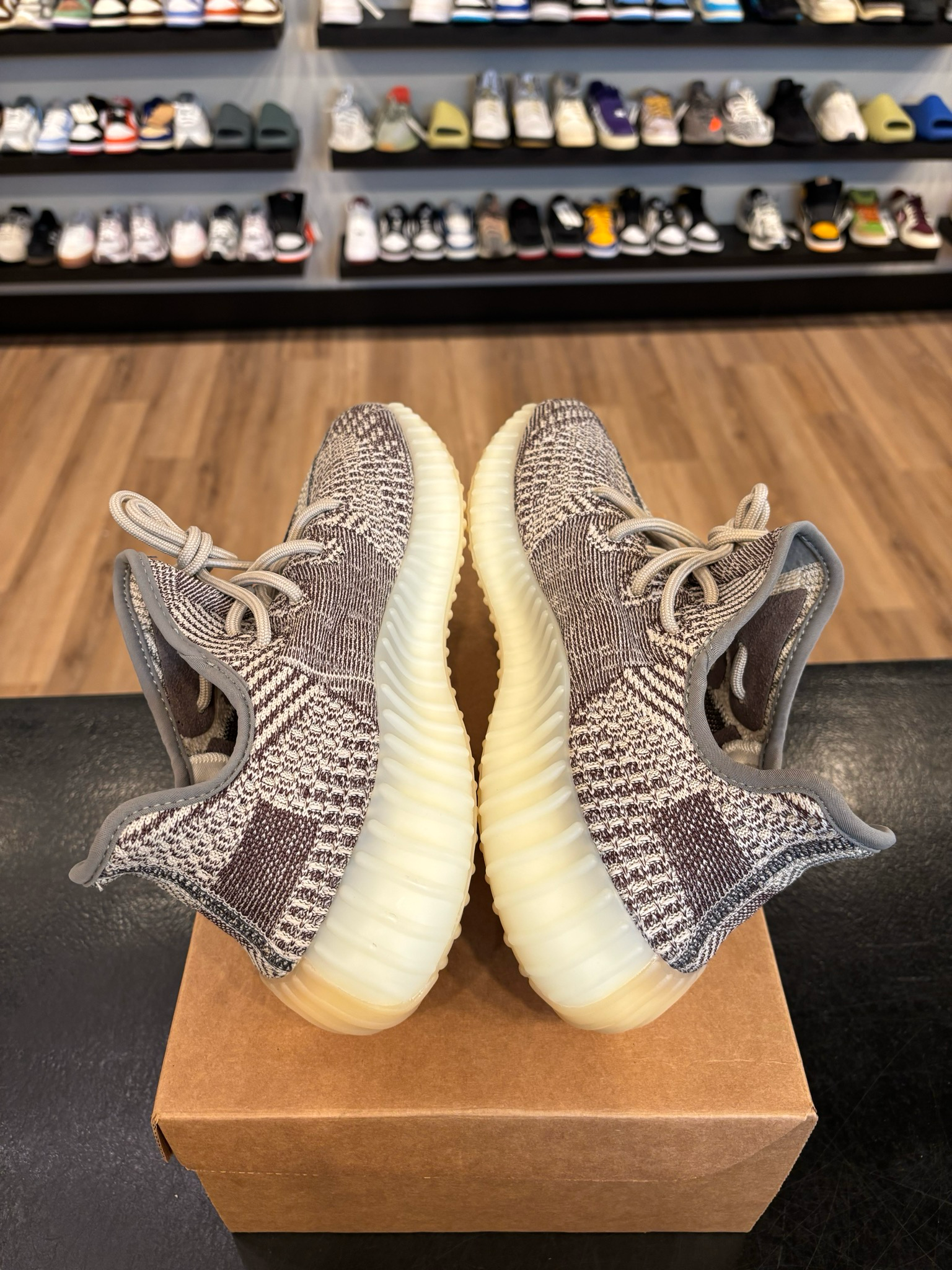 Yeezy 350 V2 Zion Size 9 Pre-Owned (No Box)