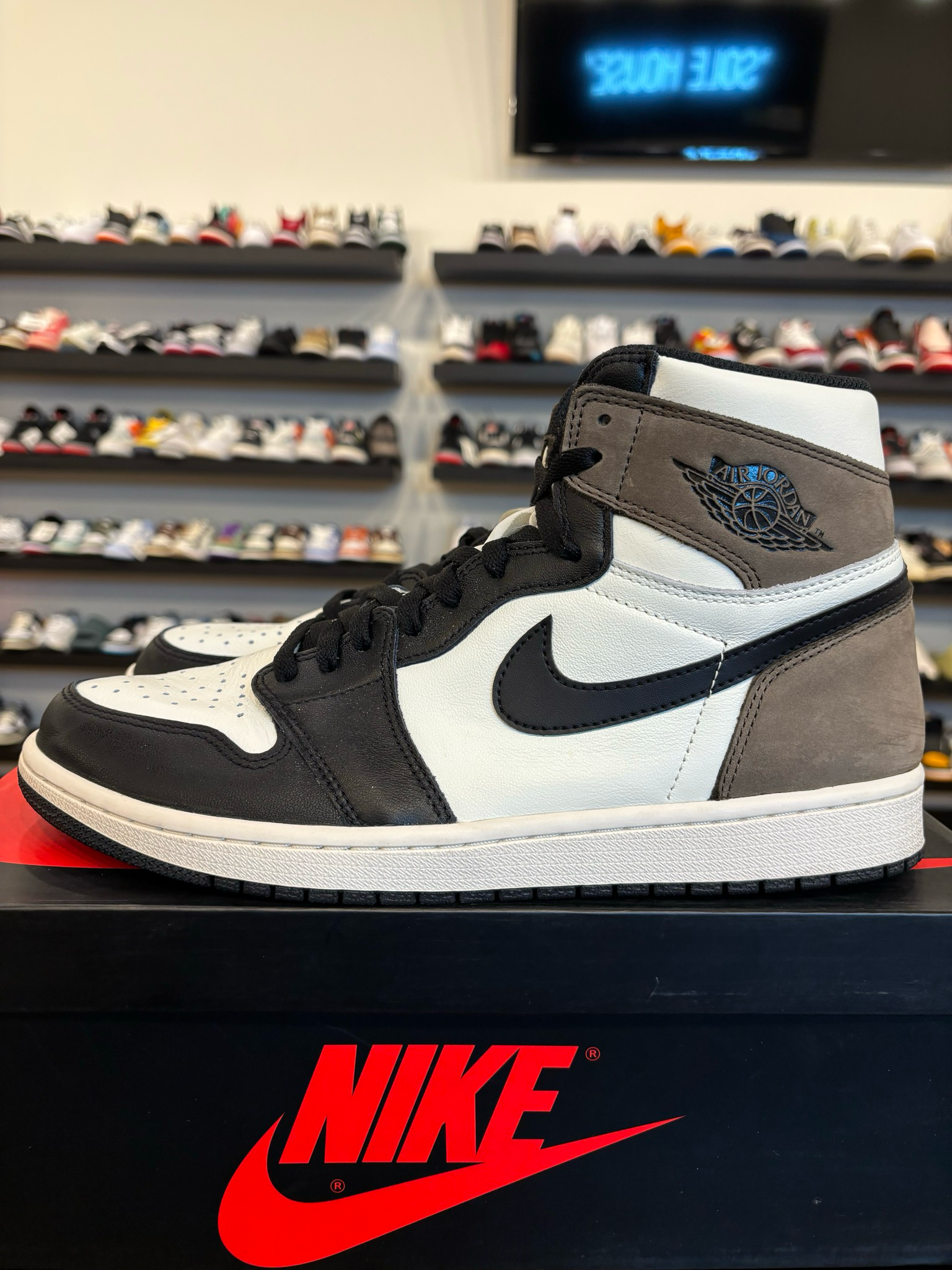 Jordan 1 Mocha Size 11 Pre-Owned