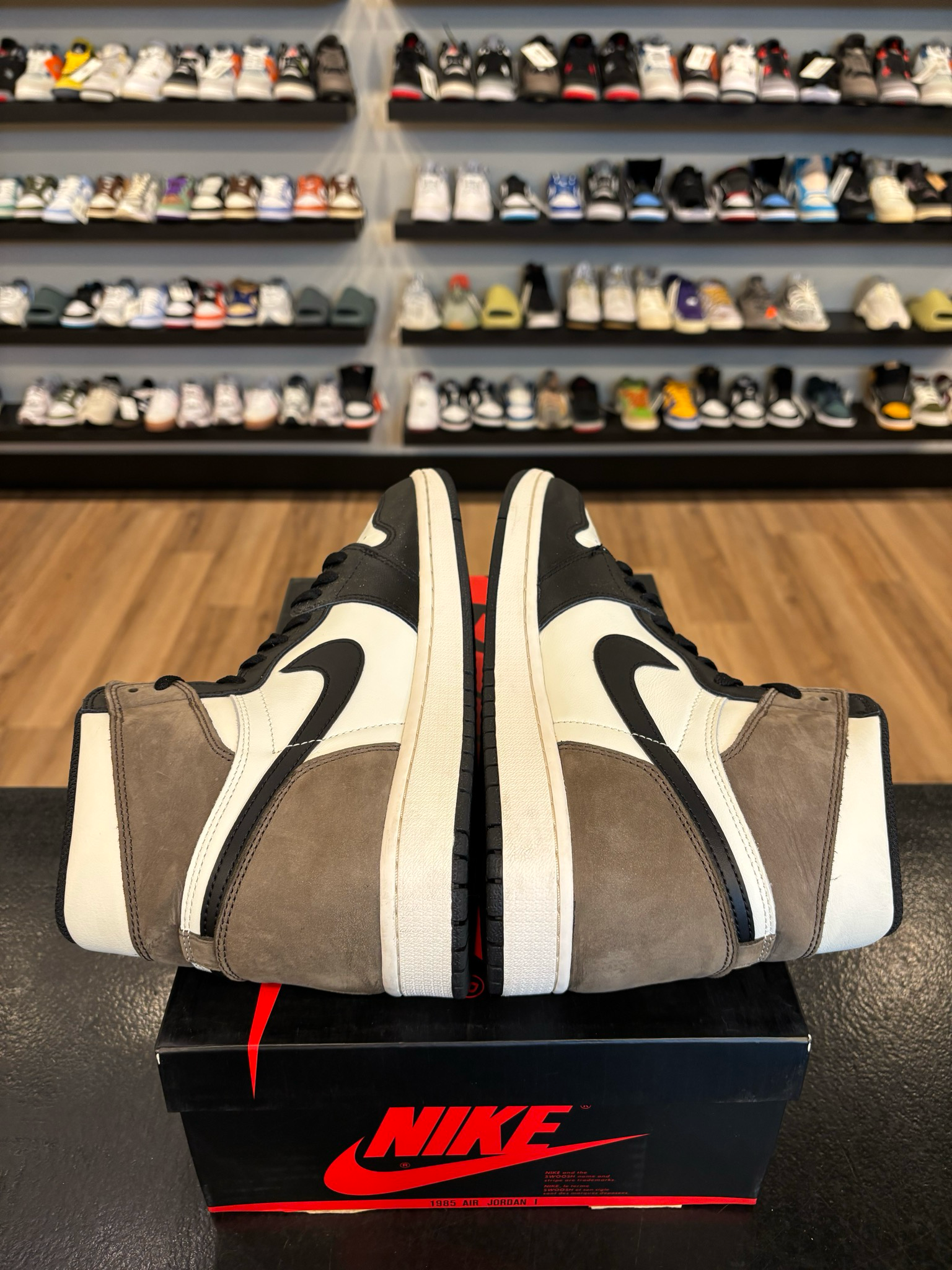 Jordan 1 Mocha Size 11 Pre-Owned