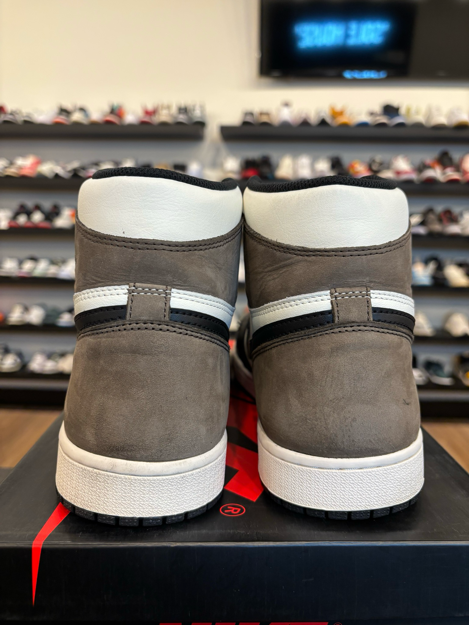 Jordan 1 Mocha Size 11 Pre-Owned
