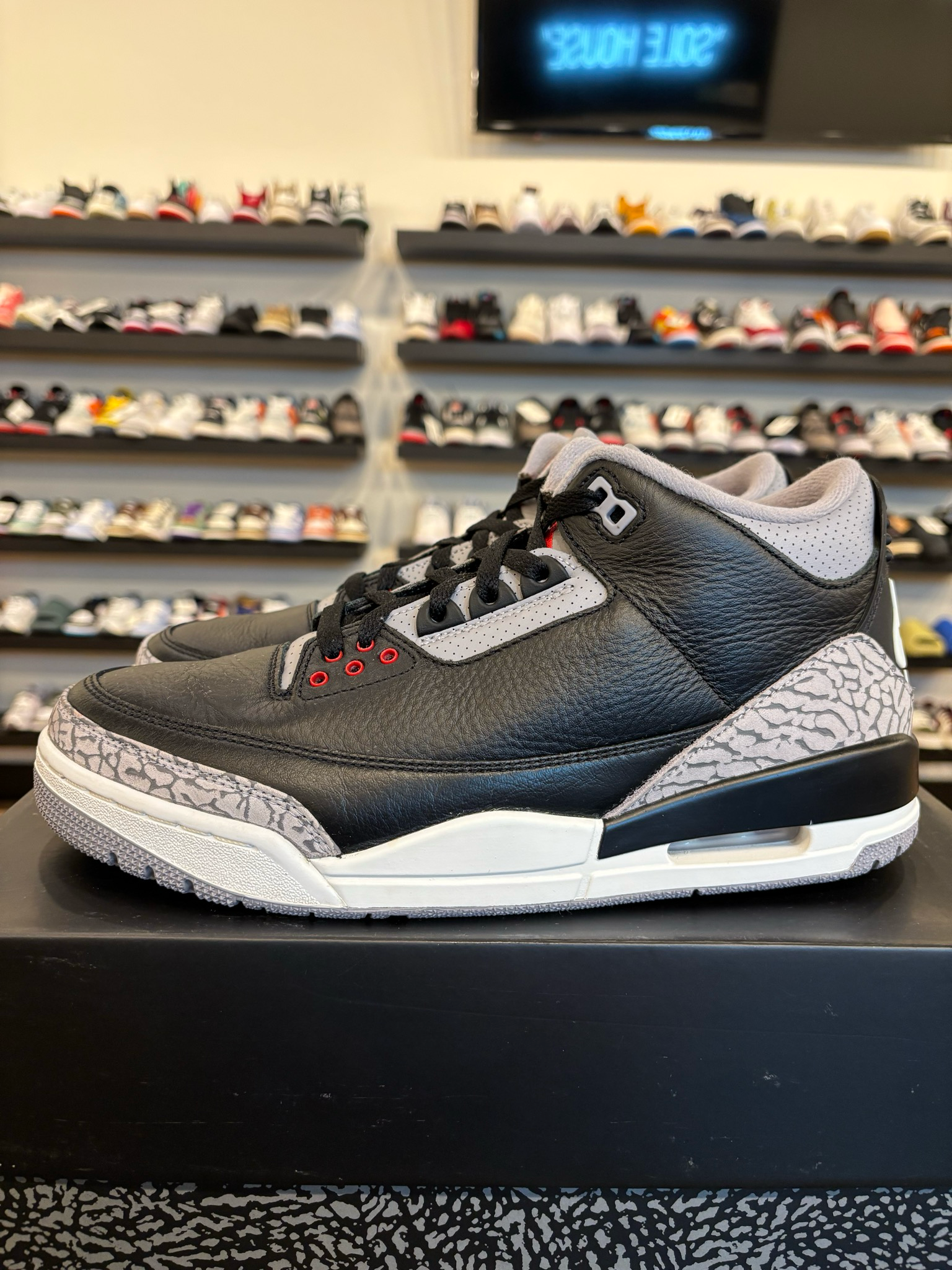 Jordan 3 Black Cement 2024 Size 10 Pre-Owned (A)